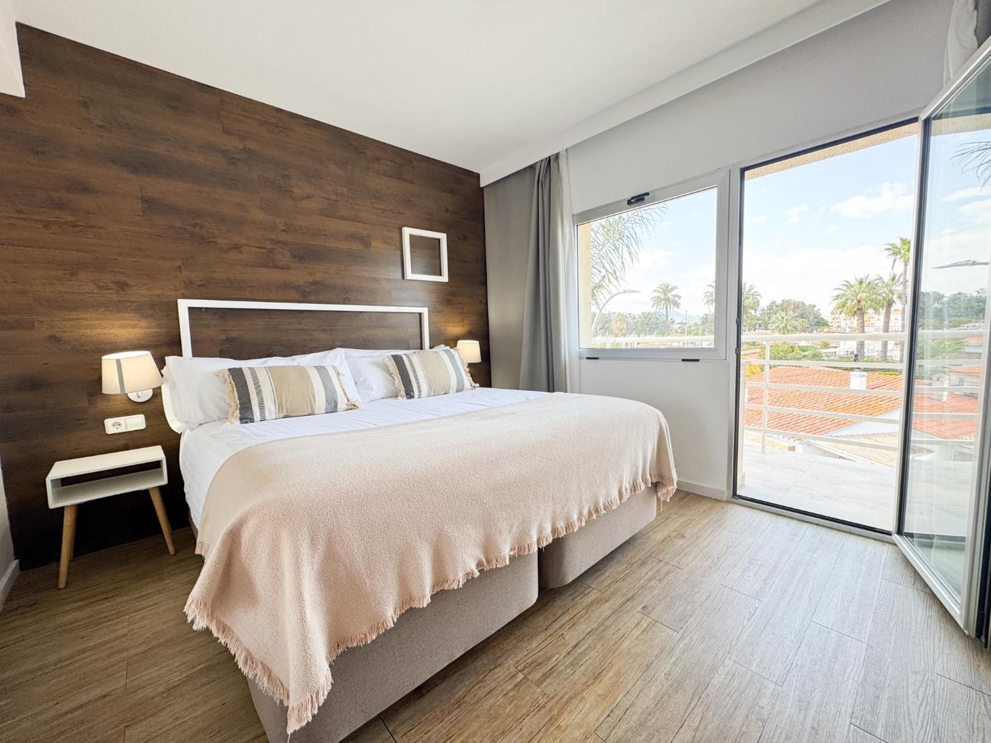 Standard Double or Twin Room Balcony