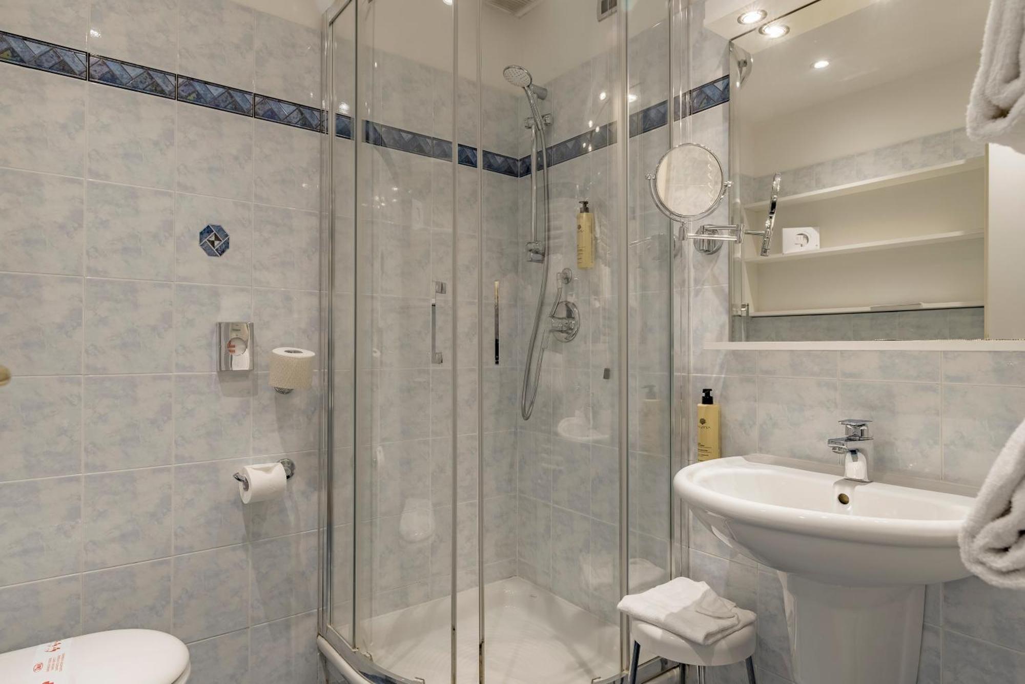 Superior Double or Twin Room with Lateral Sea View,1661638182:JPEG