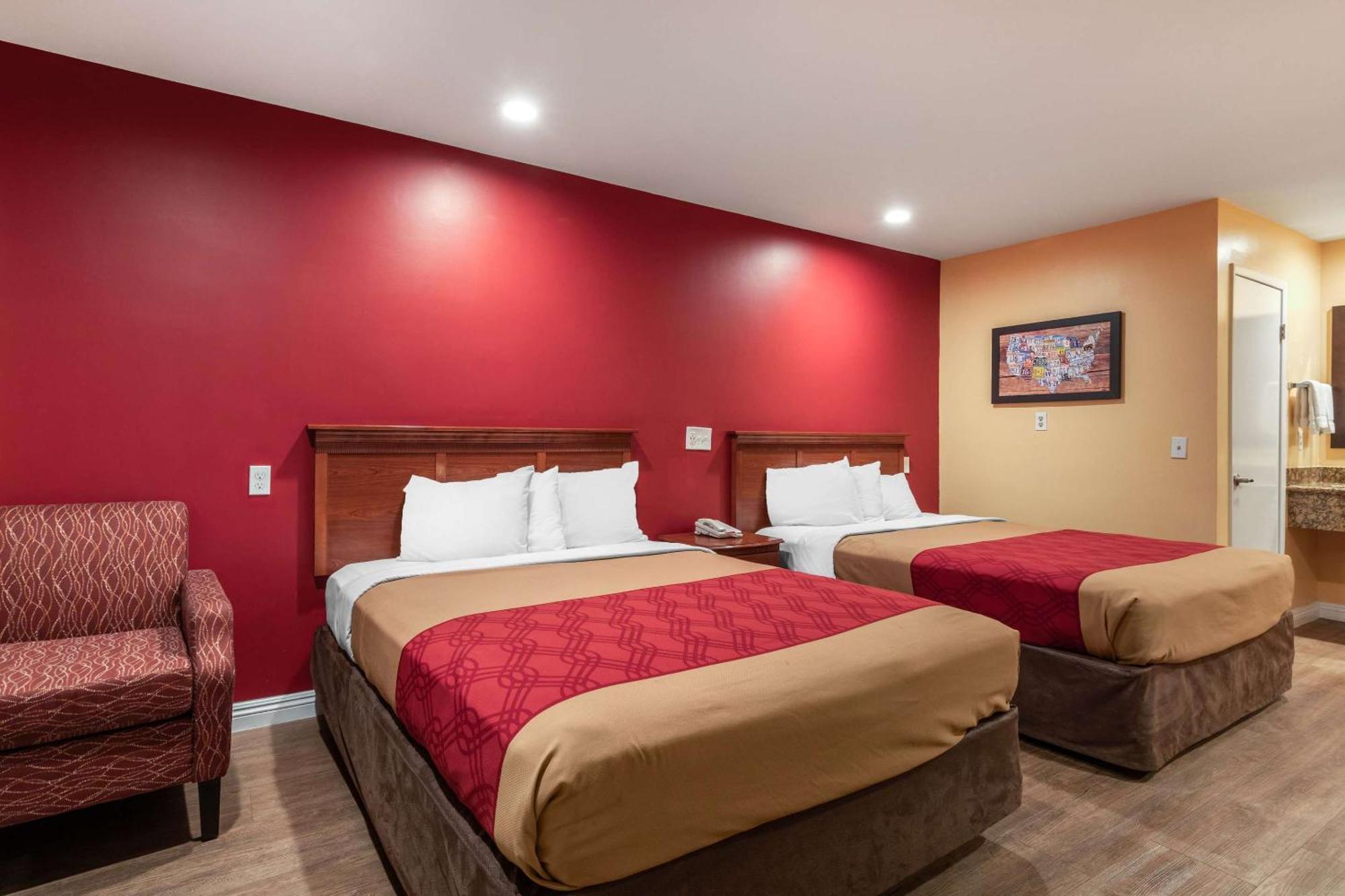 Queen Room Two Queen Beds Smoking