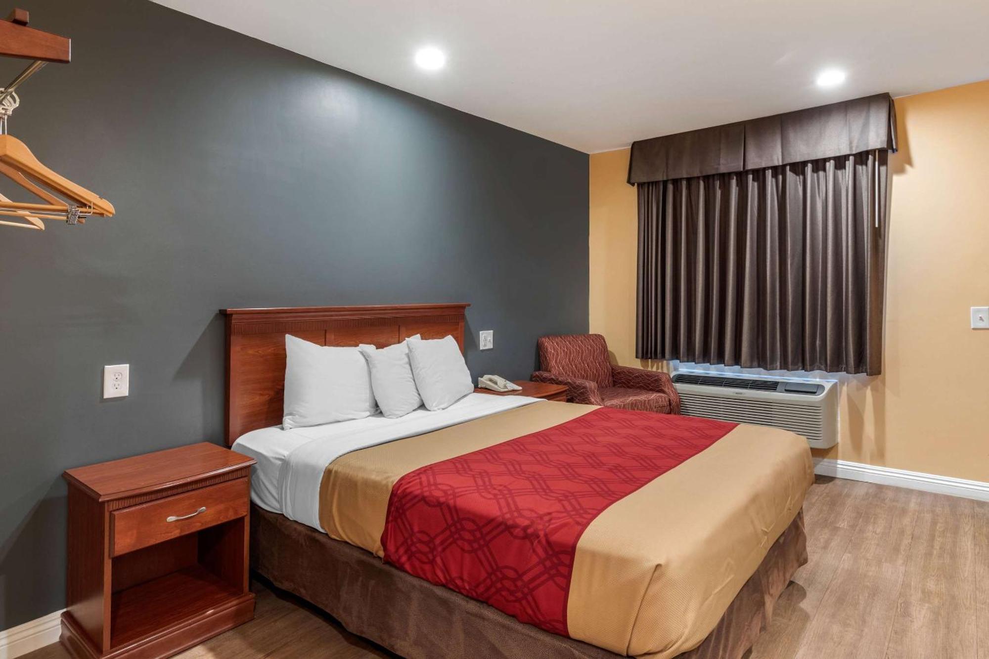 Non Smoking Queen Bed Room