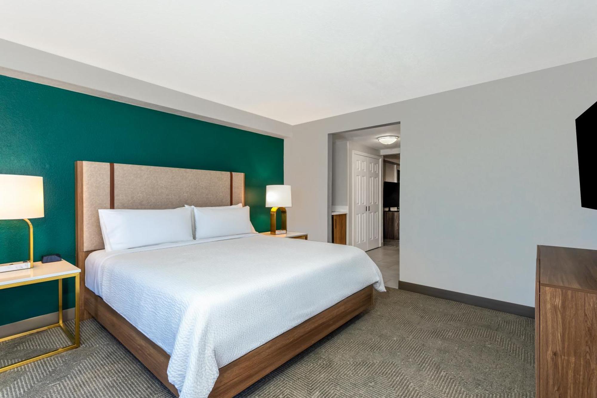 One-Bedroom Suite Communications or Mobility Accessible