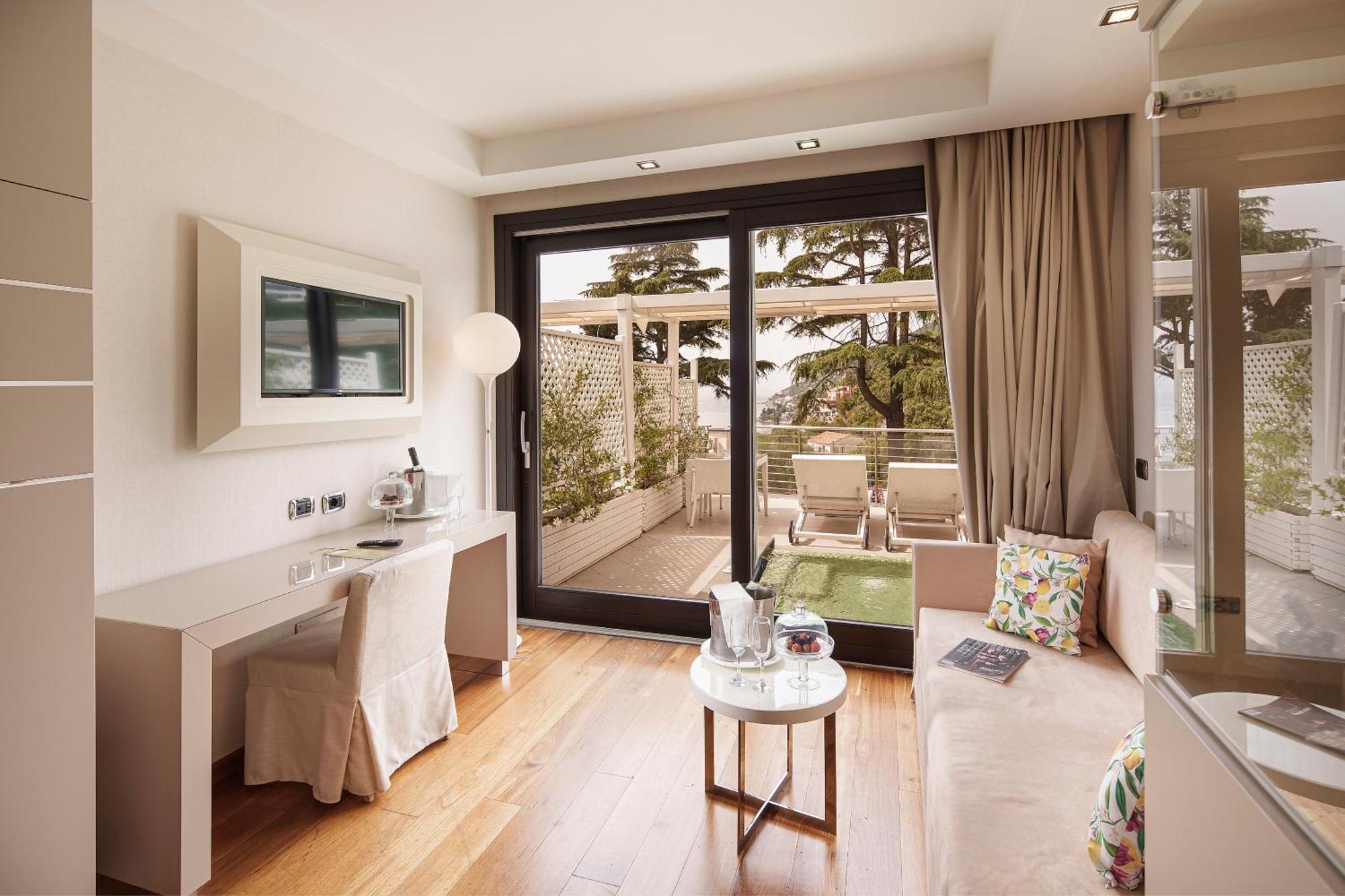 Junior Suite Hot Tub