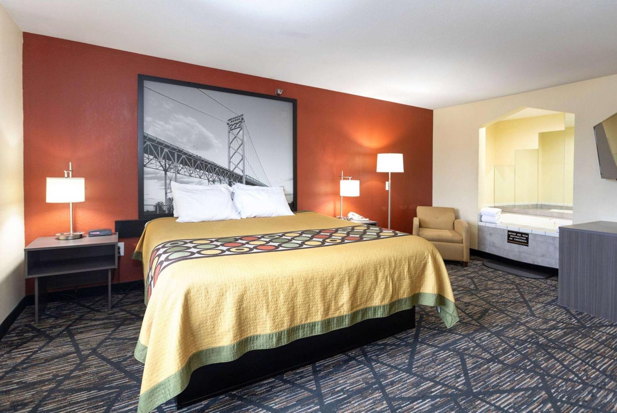 Deluxe King Suite Spa Bath Non-Smoking