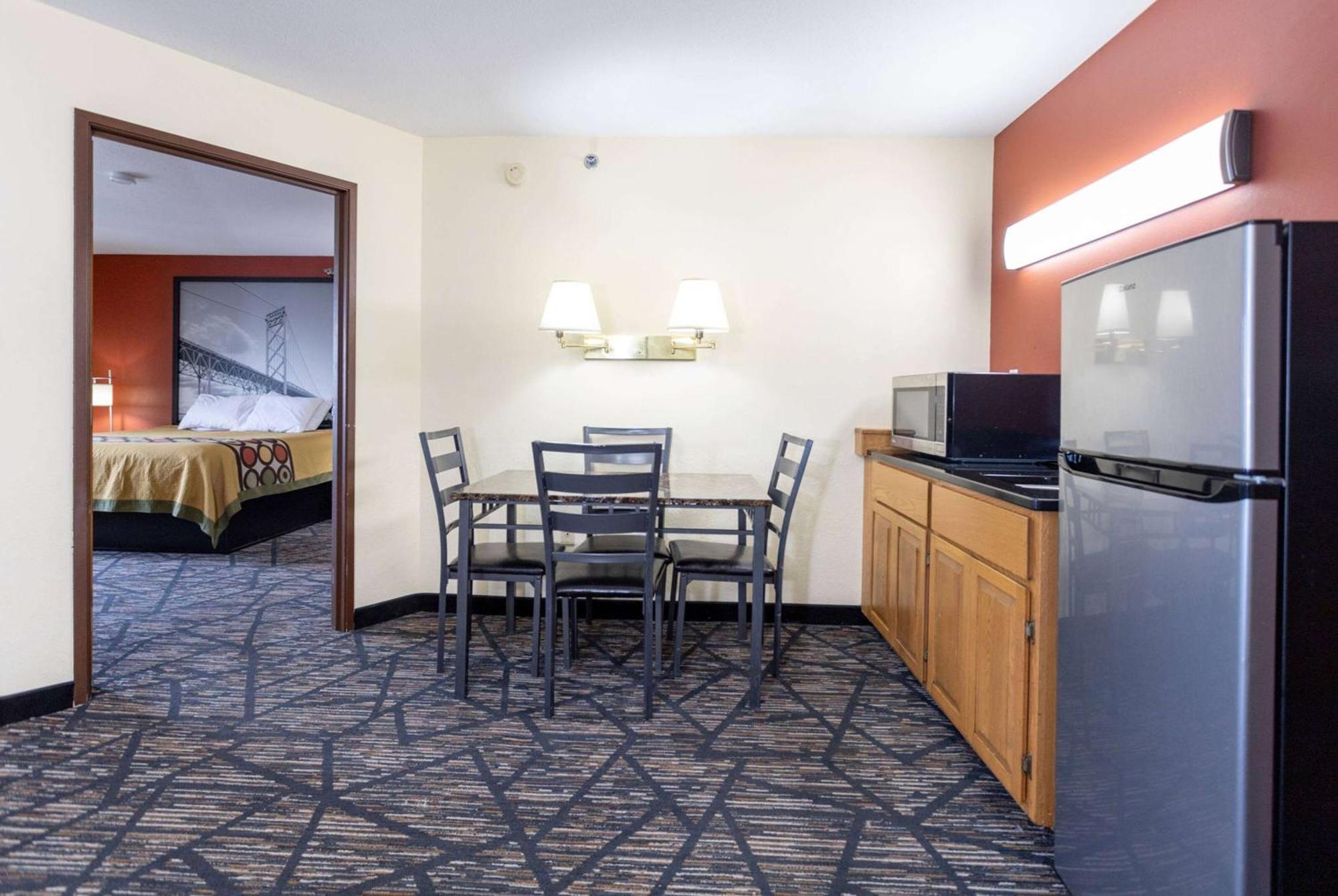 Deluxe King Suite Spa Bath Non-Smoking