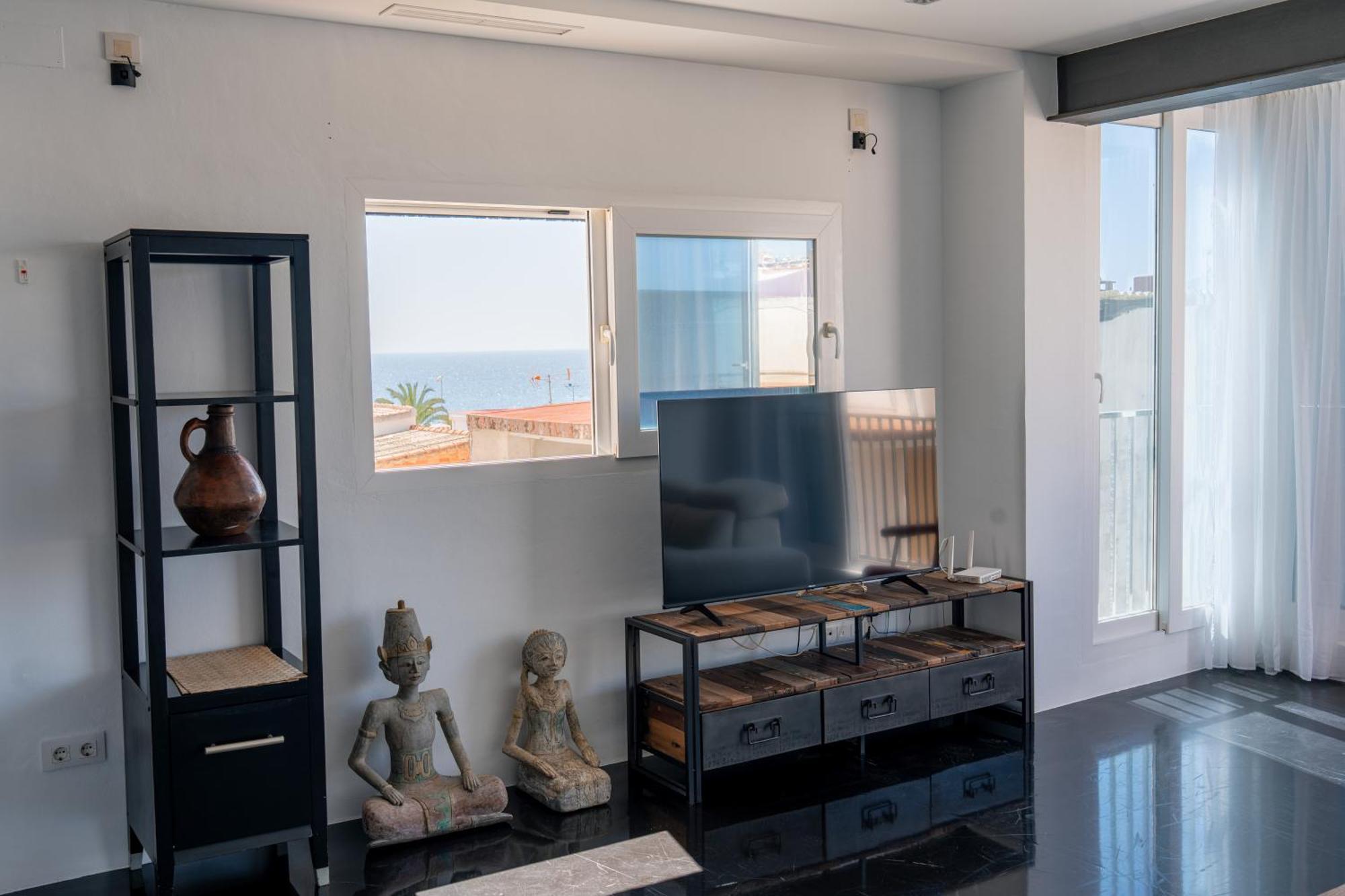 Two-Bedroom Apartment Balcony Sea View