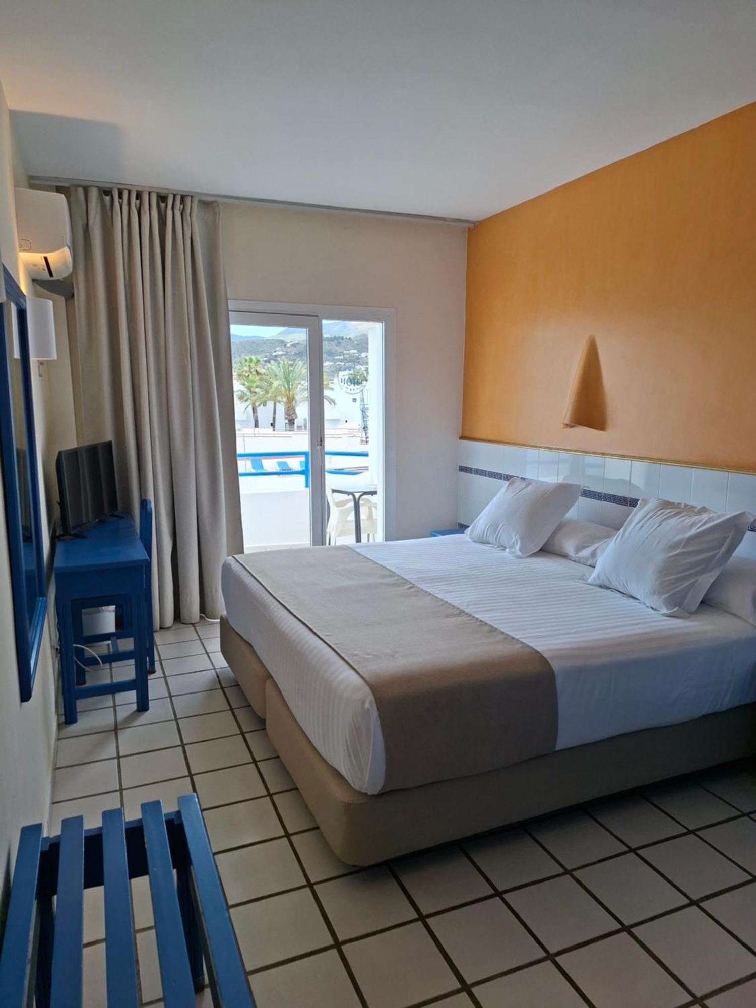 Double or Twin Room Side Sea View