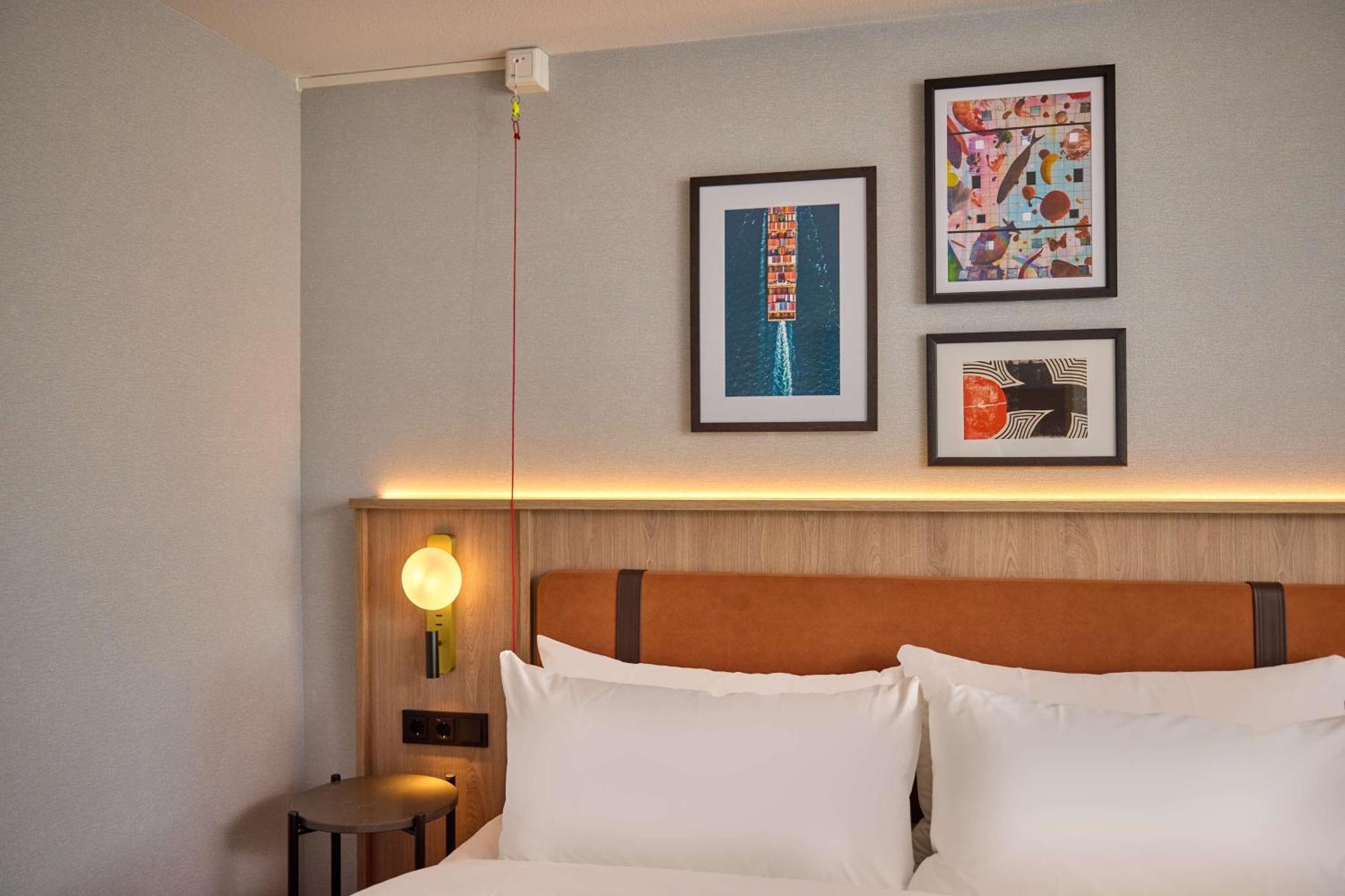 King Junior Suite Mobility Access