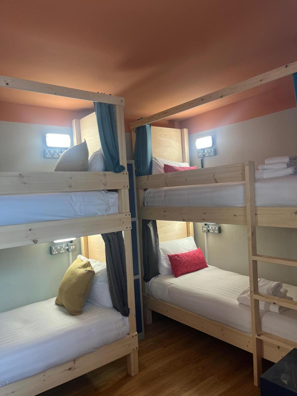 Bed 6-Bed Mixed Shared Dormitory Room