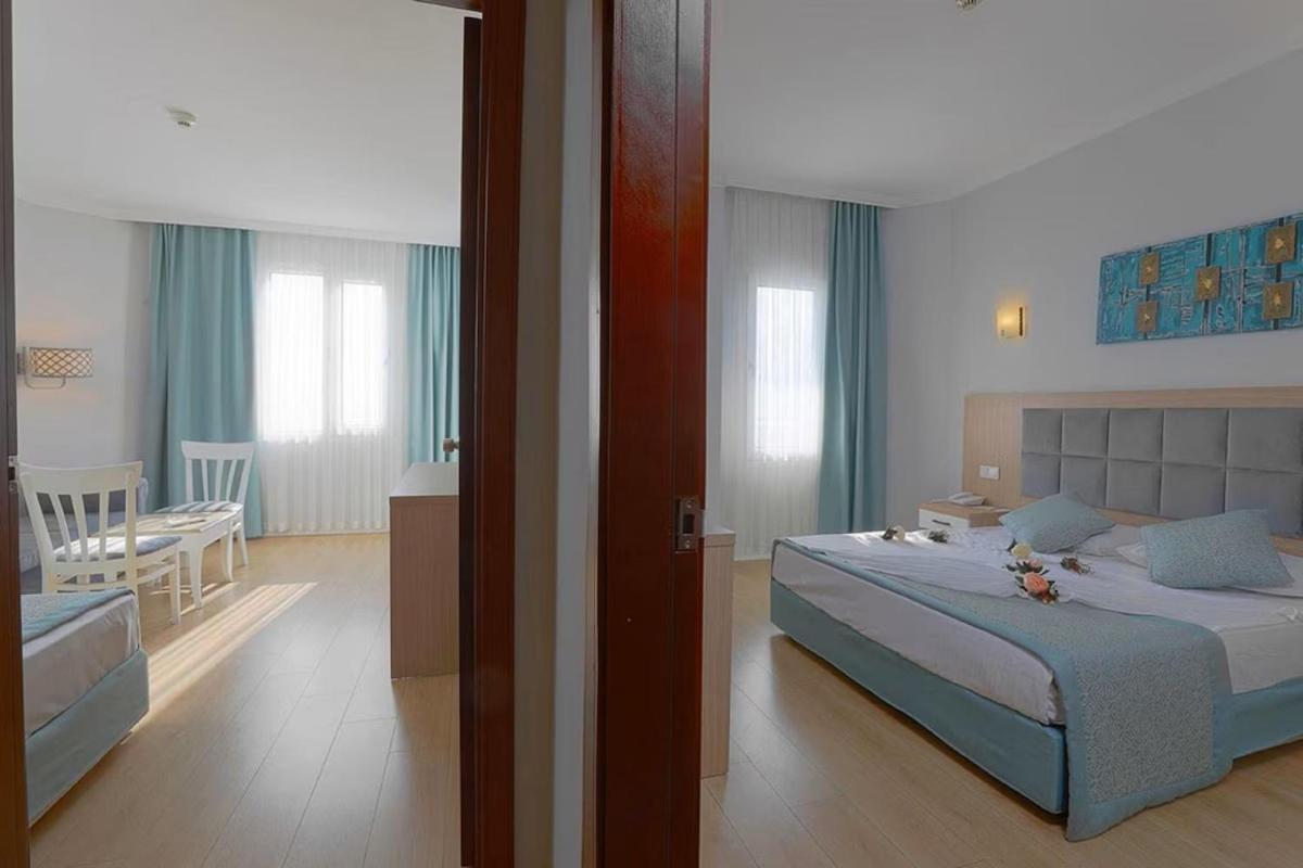 Corner Suite Sea View