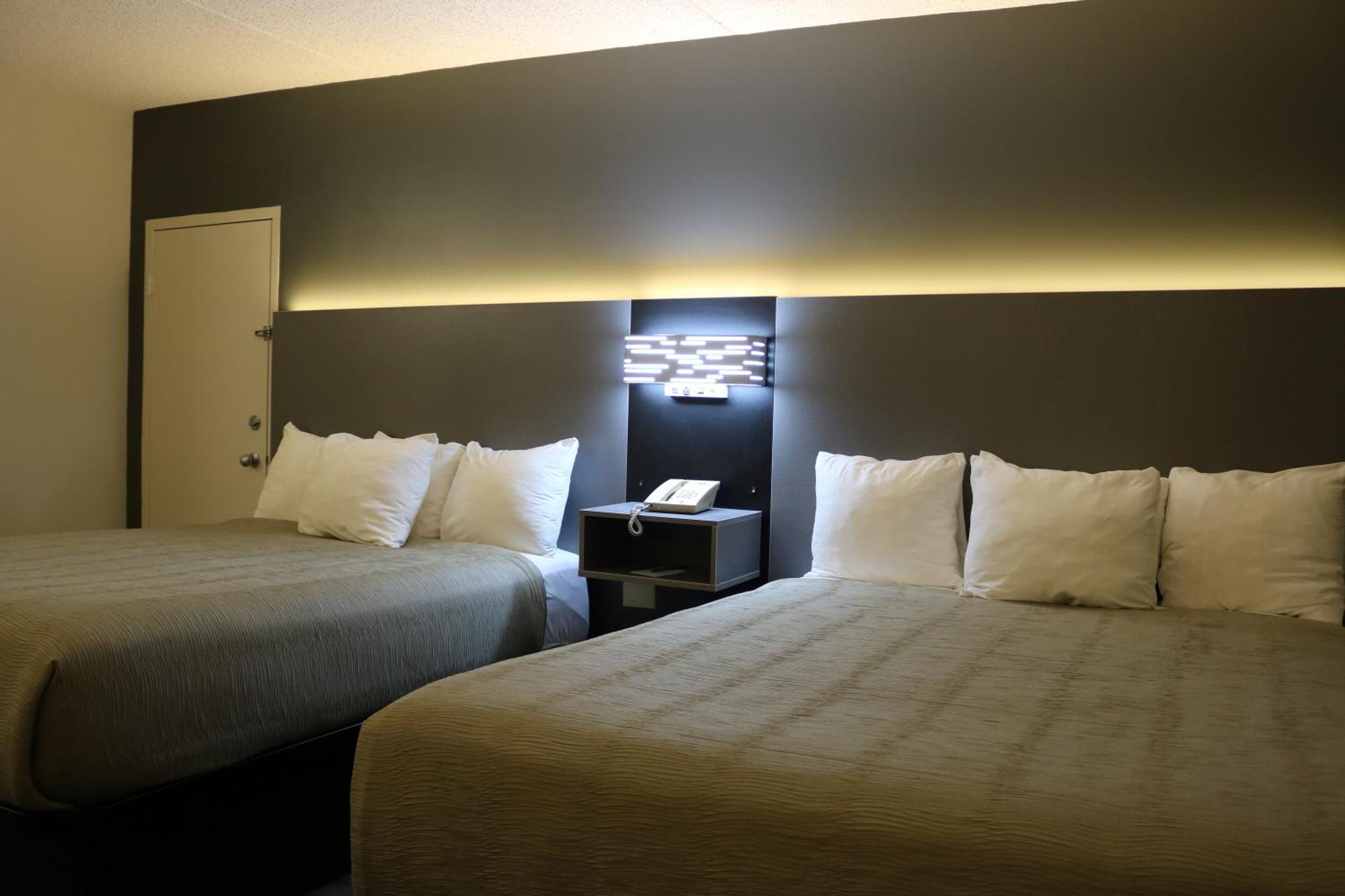 Quadruple Room Two Queen Beds Non Smoking