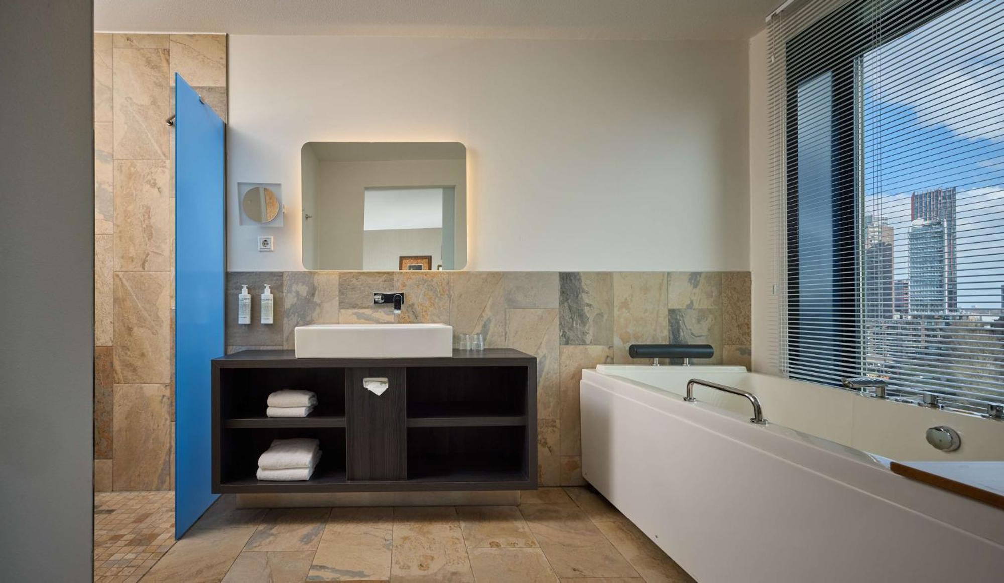 Superior King Room Harbour View