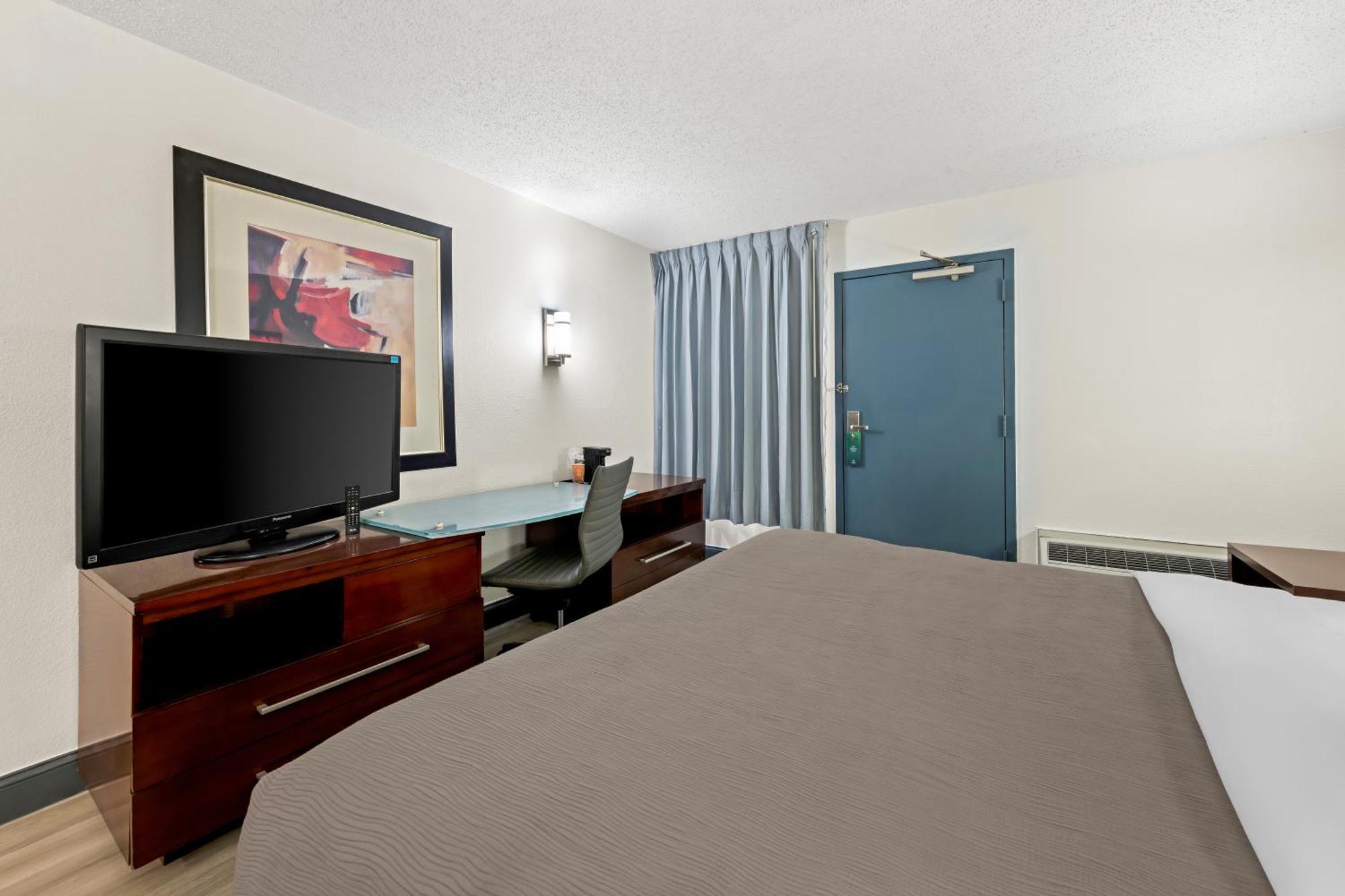 Standard King Room - Non-Smoking