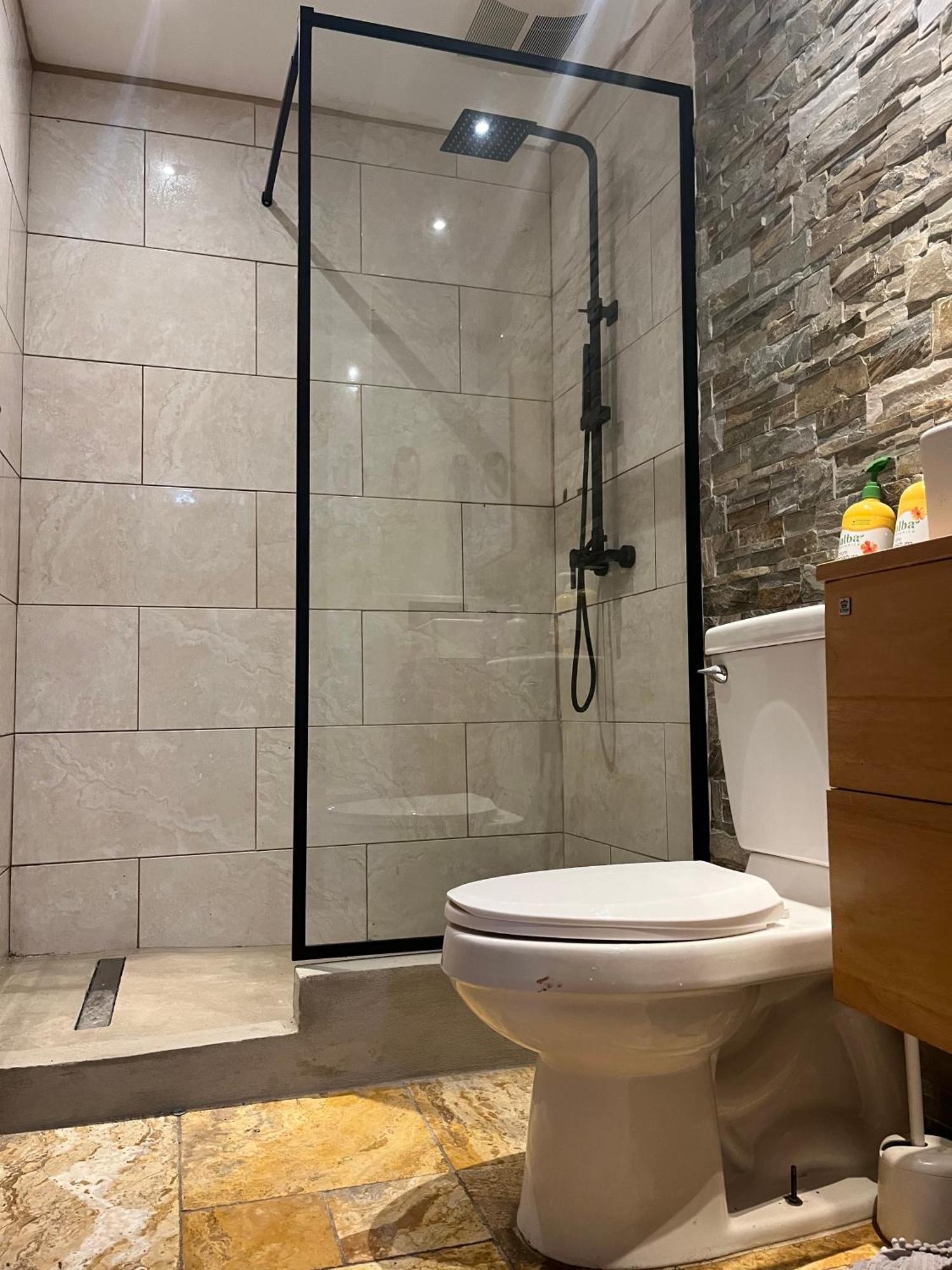 Comfort Triple Room Shower