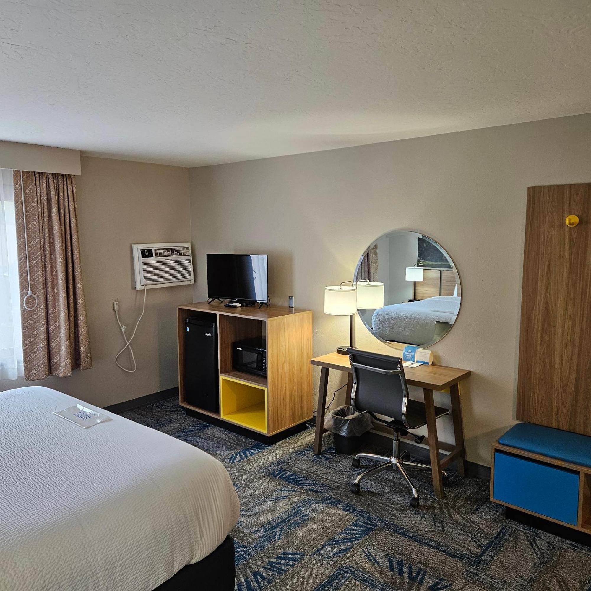 King Room Roll Shower Mobility Access or Non-Smoking