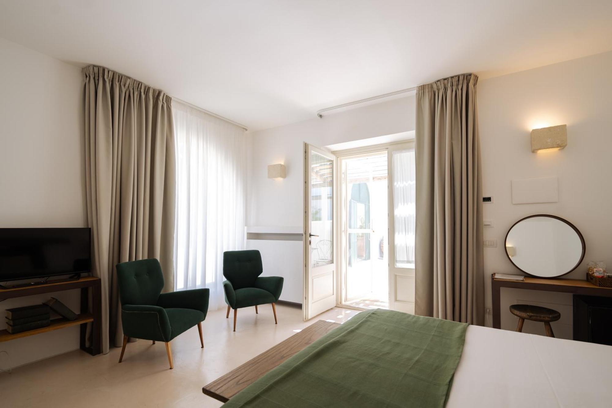 Deluxe Double Room Garden View