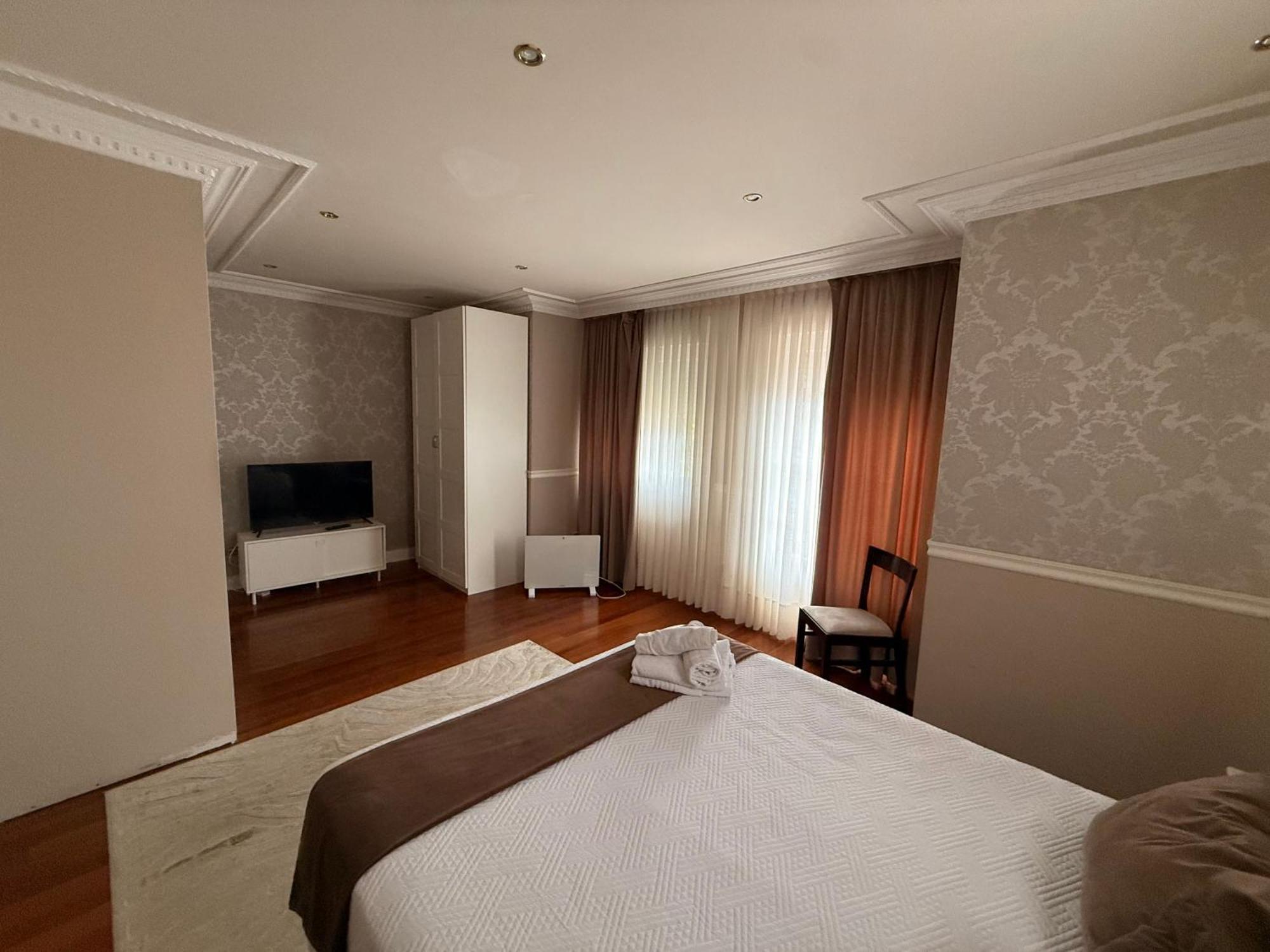 Queen Room