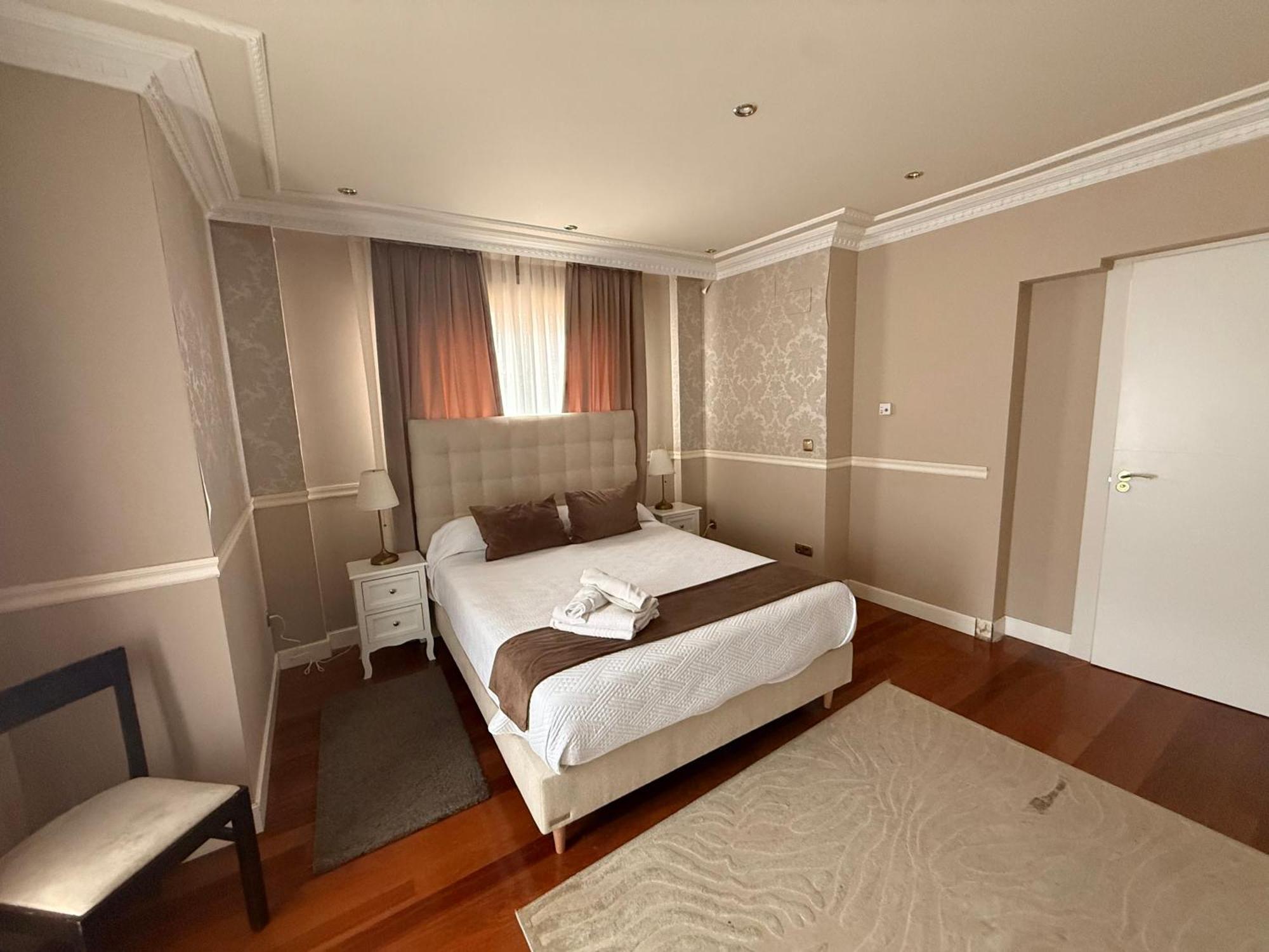 Queen Room