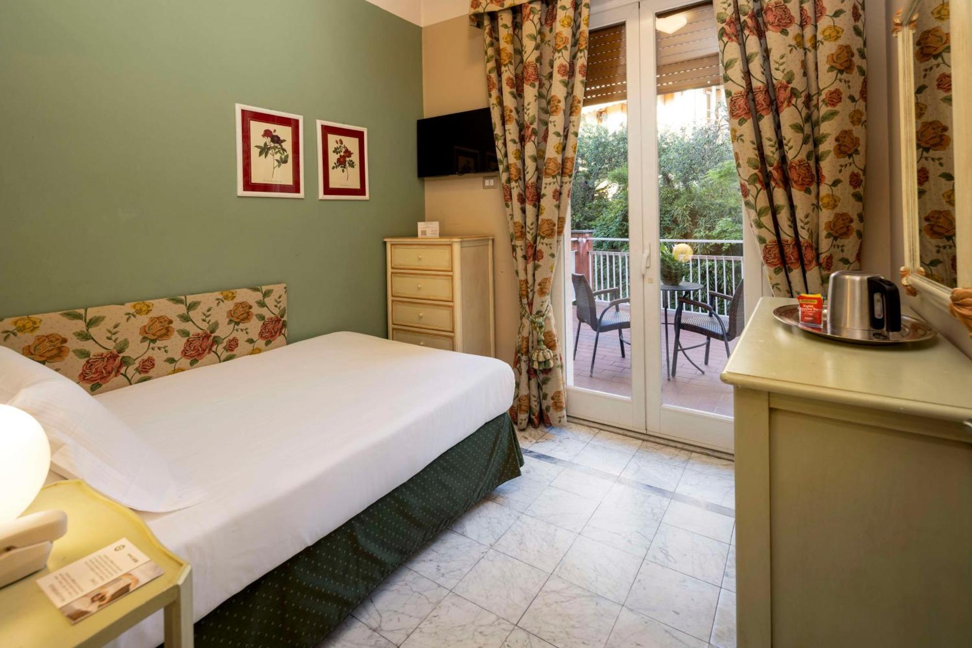 Classic Queen Room Single Bed