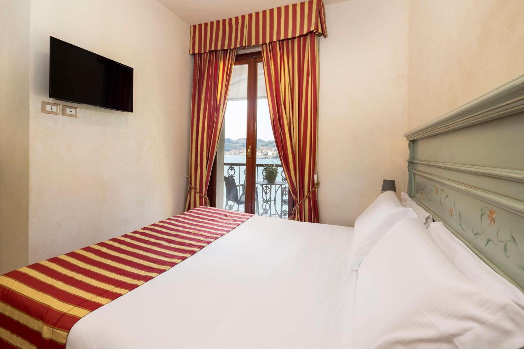 Classic Queen Room Single Bed