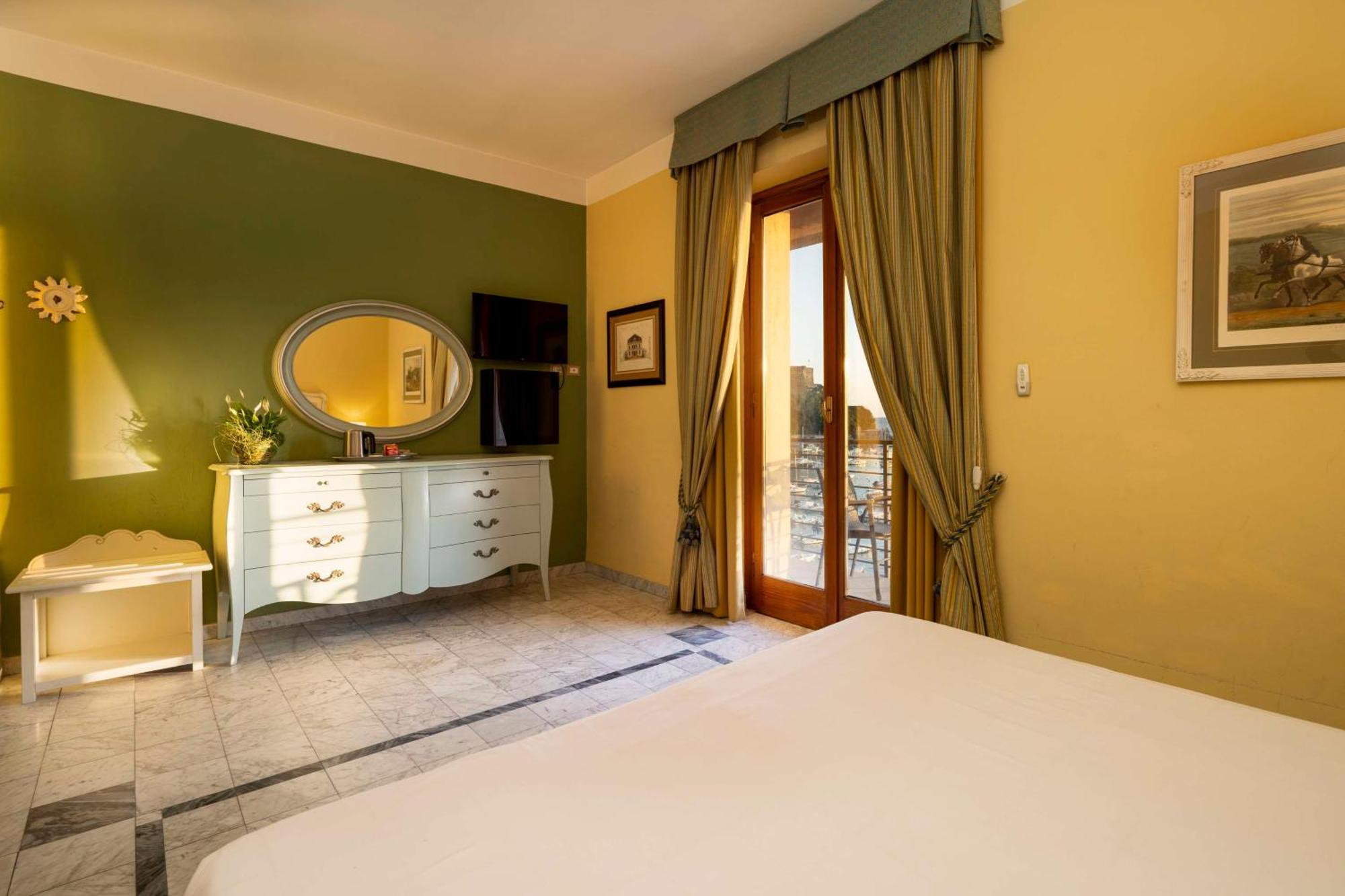 Classic Queen Room Balcony Sea View