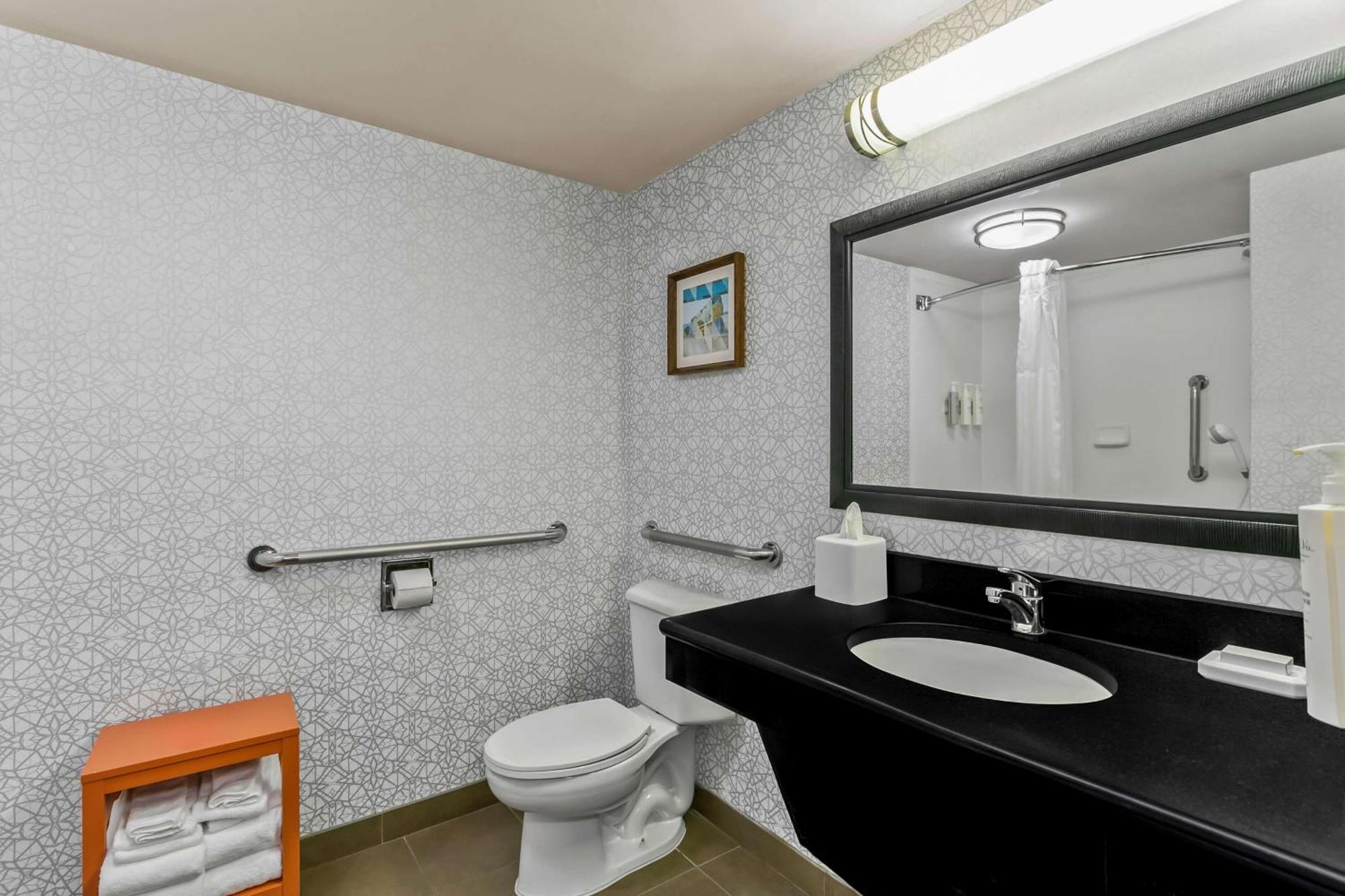 King Room Tub Mobility Access or Non-Smoking