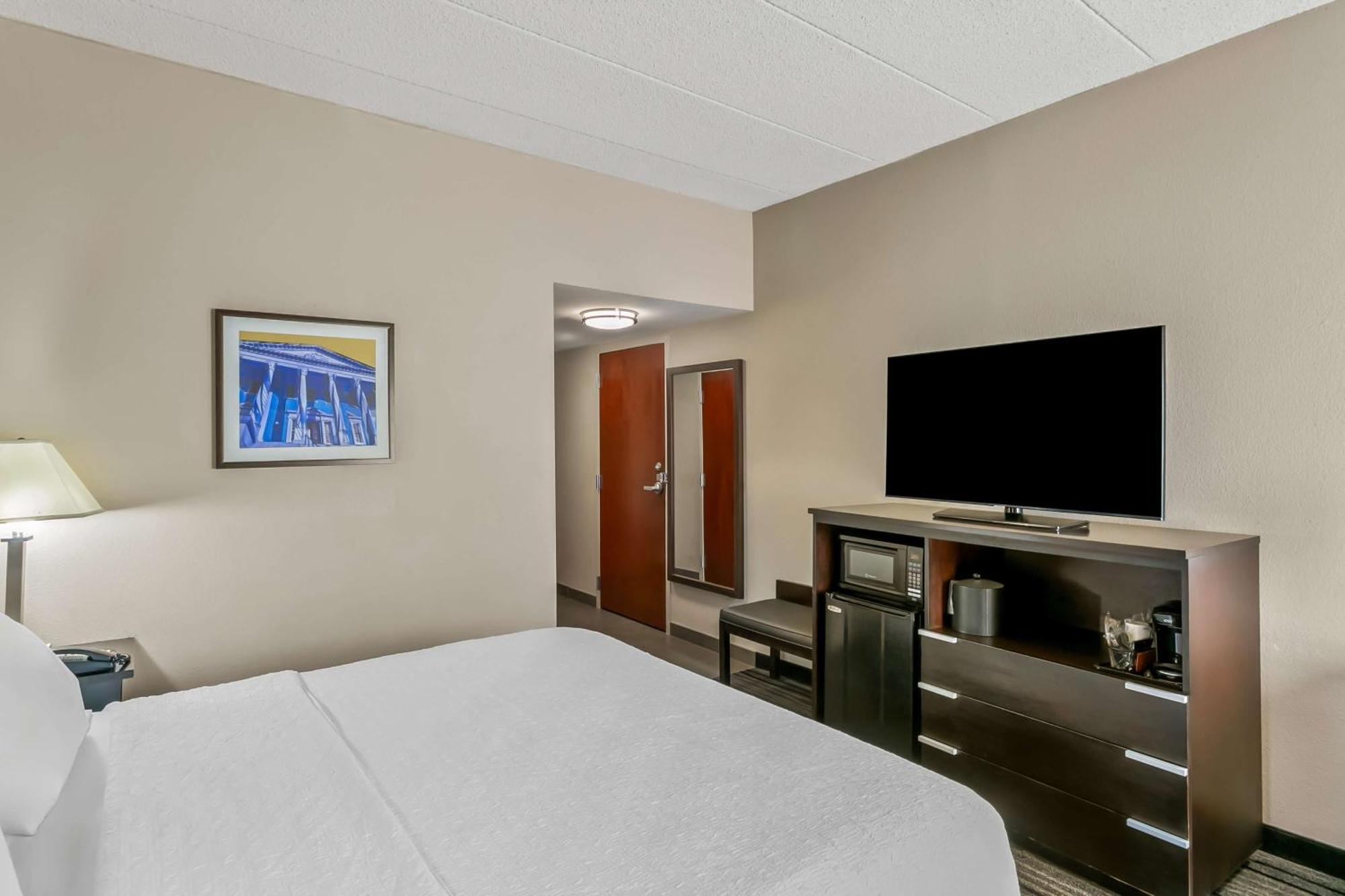 King Room Tub Mobility Access or Non-Smoking