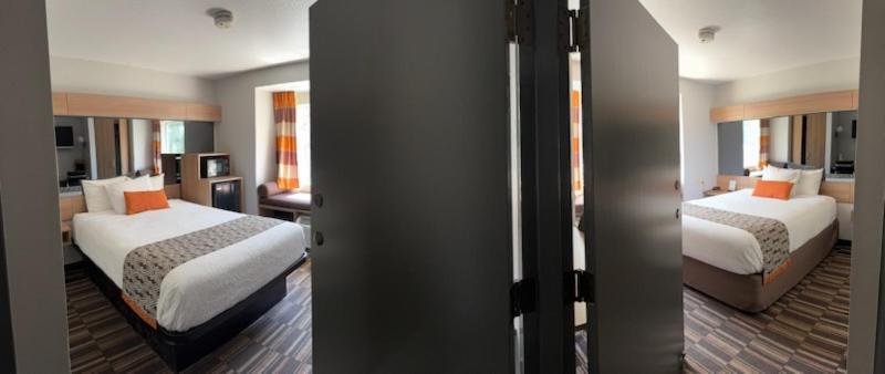 Studio Two Queen Beds Non-Smoking