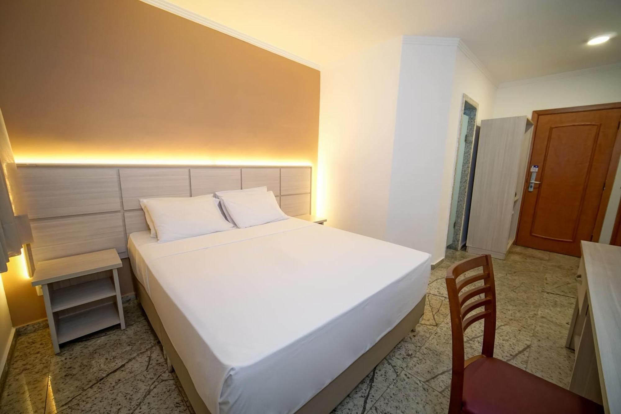 Quarto com 1 Cama de Casal King