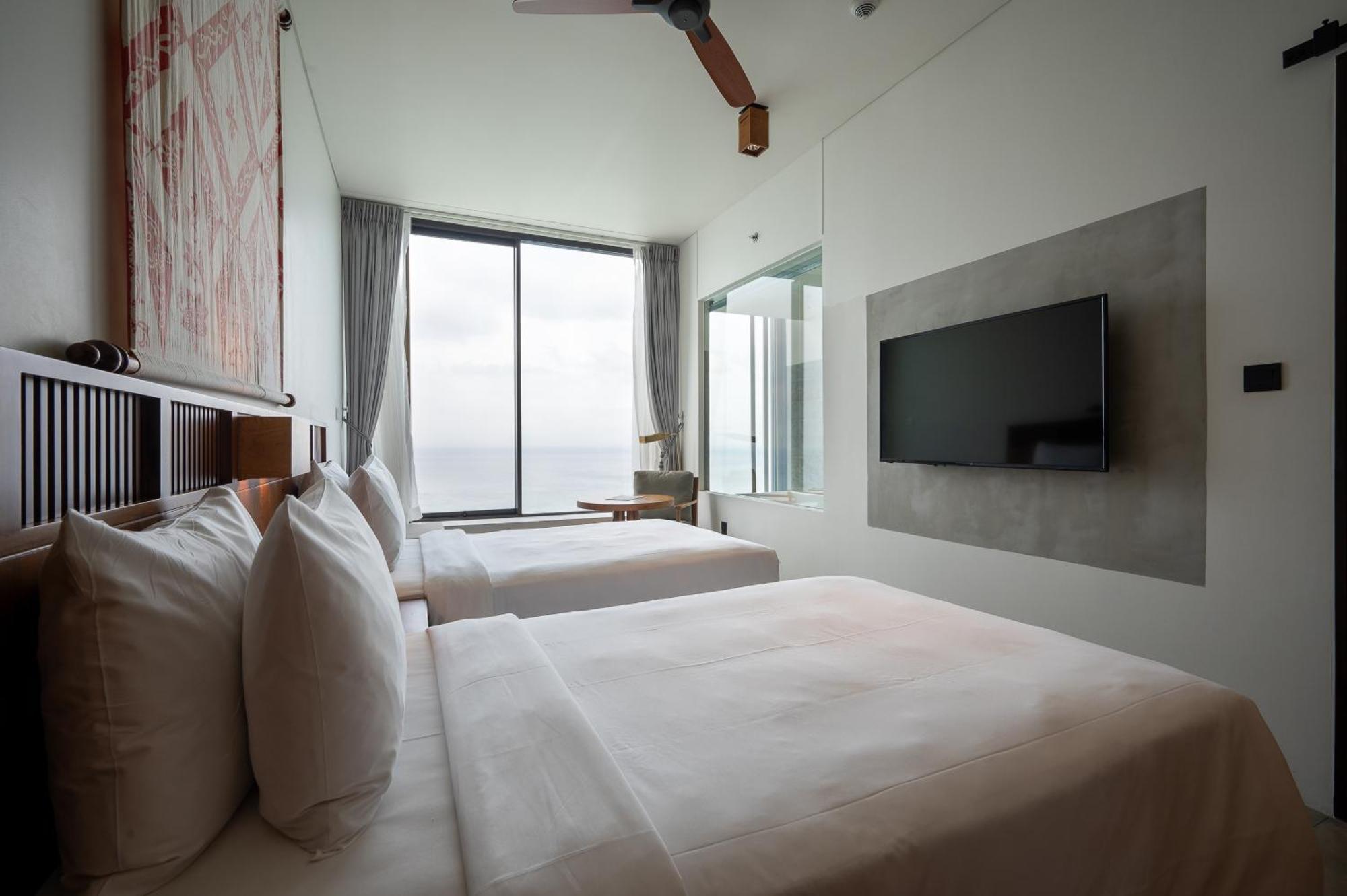 Deluxe Twin Sea View Room