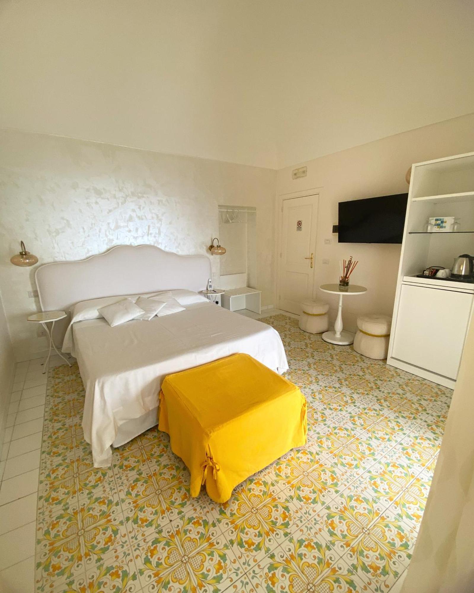 Deluxe Double or Twin Room Sea View