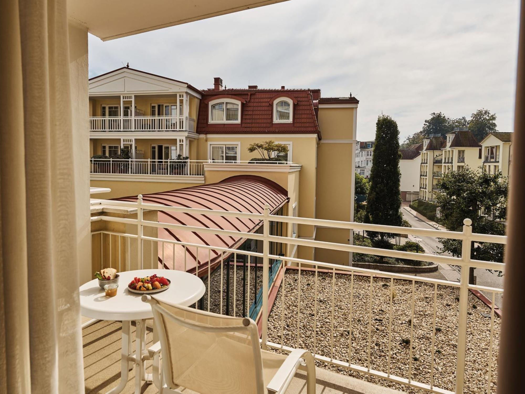 Double Room Balcony Land Side