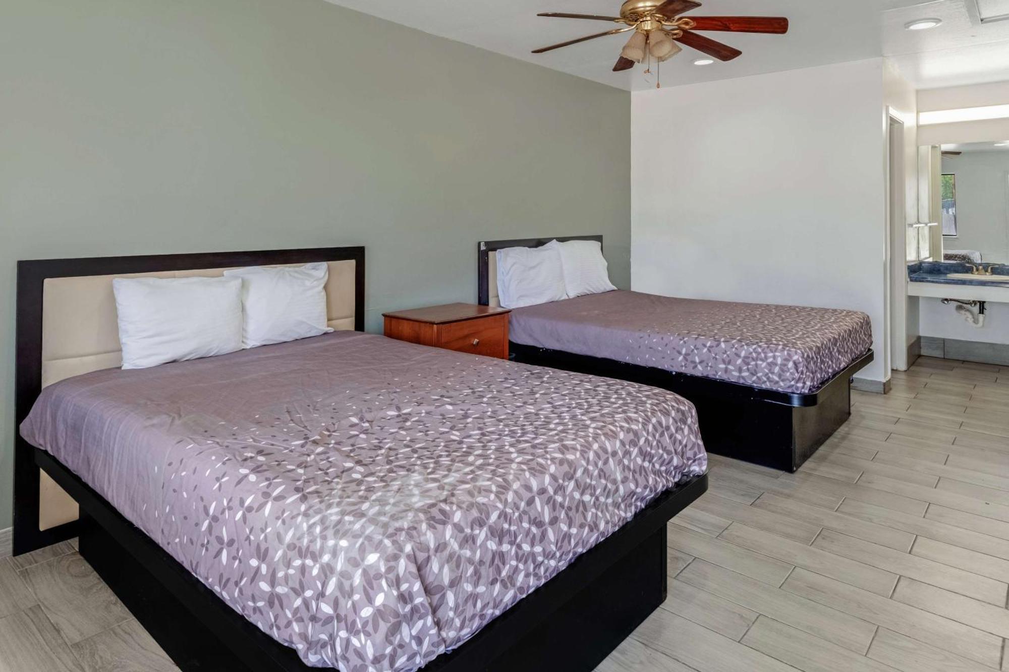 Exterior 2 Double Beds Non-Smoking
