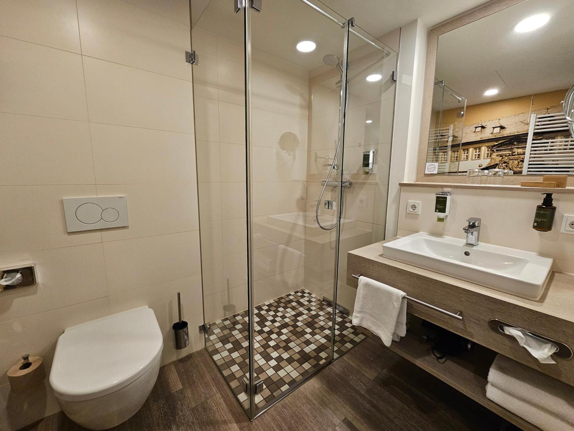 Comfort Double Room Shower