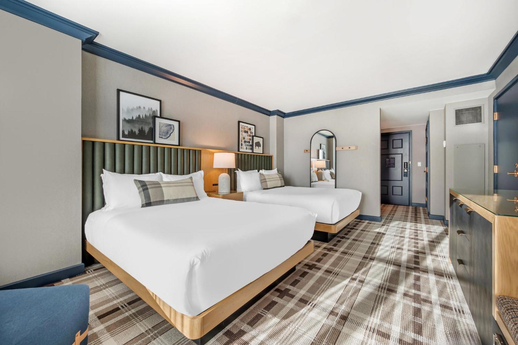 Spacious Mountain View Room 2 Queen Beds