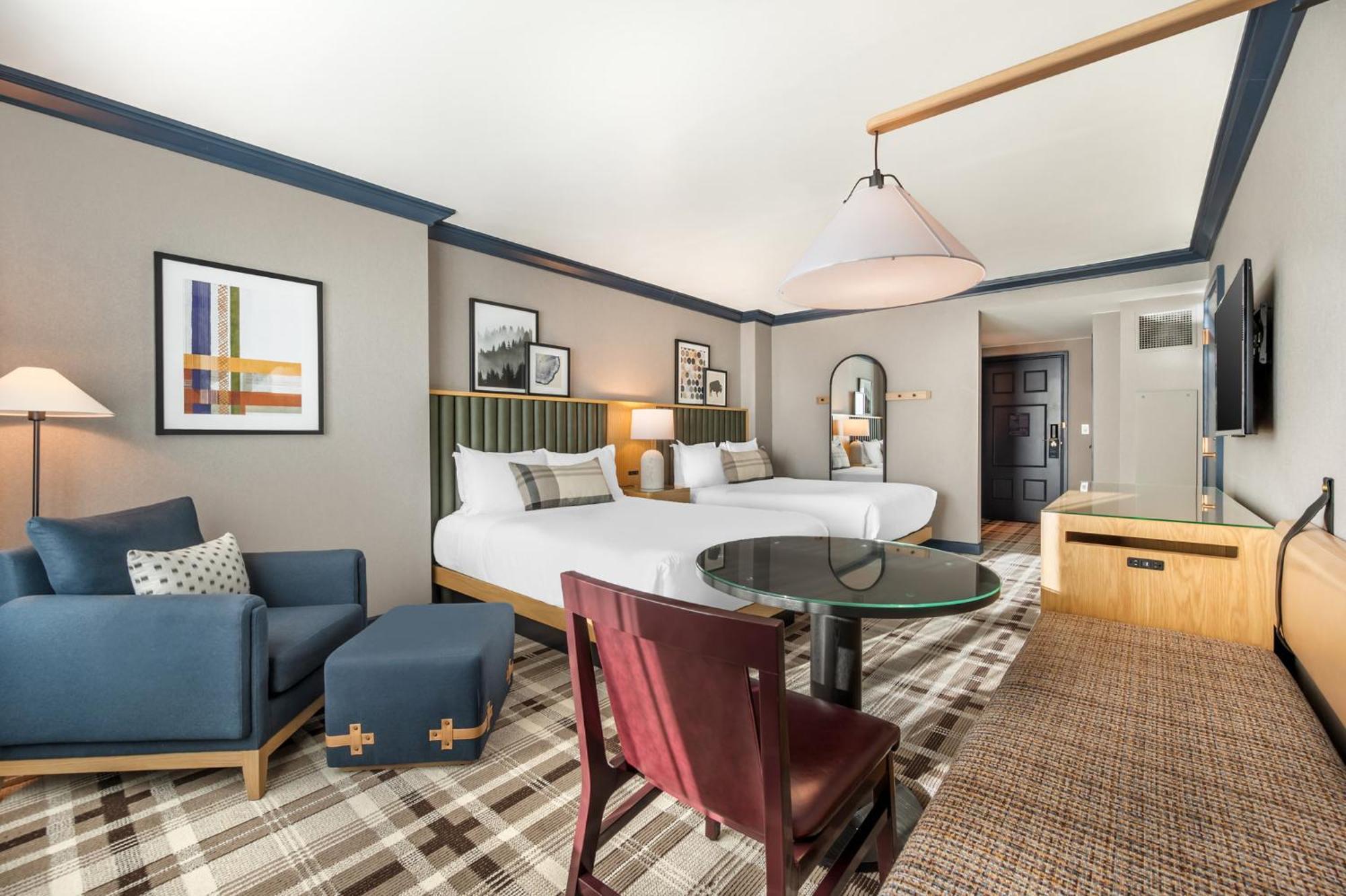 Spacious Mountain View Room 2 Queen Beds
