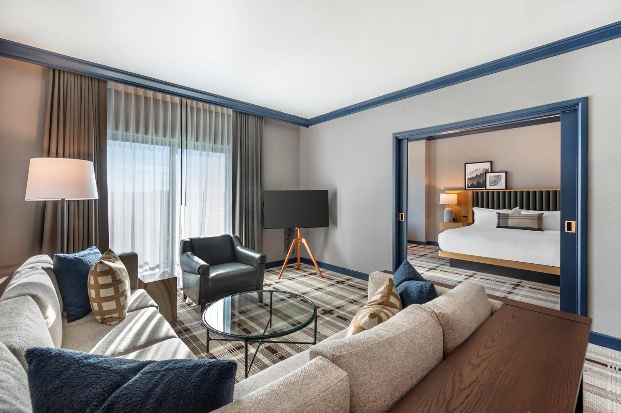 Balcony Suite 1 King Bed