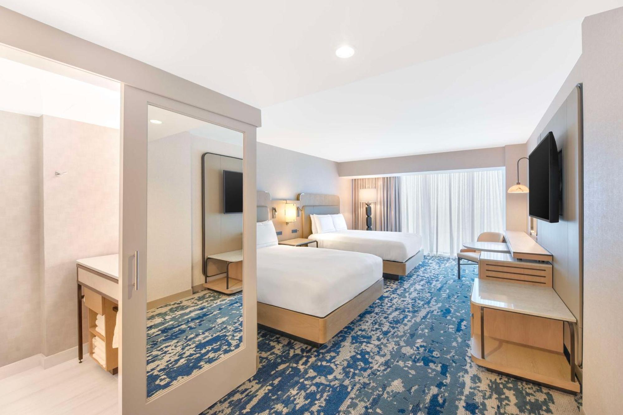 Queen Room Two Queen Beds Hearing Access