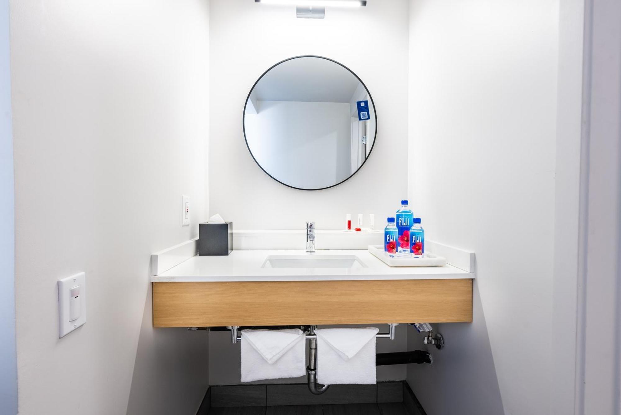 Deluxe 1 King Bed Pet Friendly
