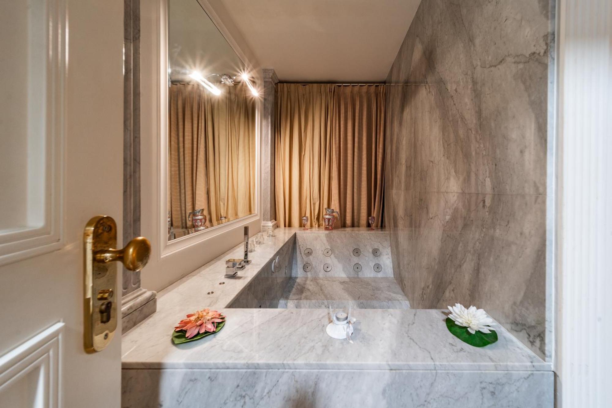 Suite Spa Bath