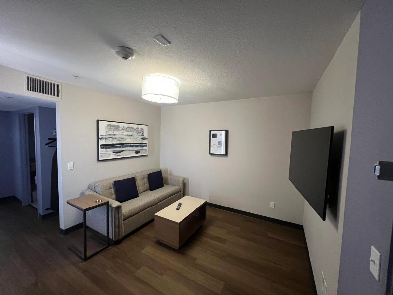 One-Bedroom King Suite