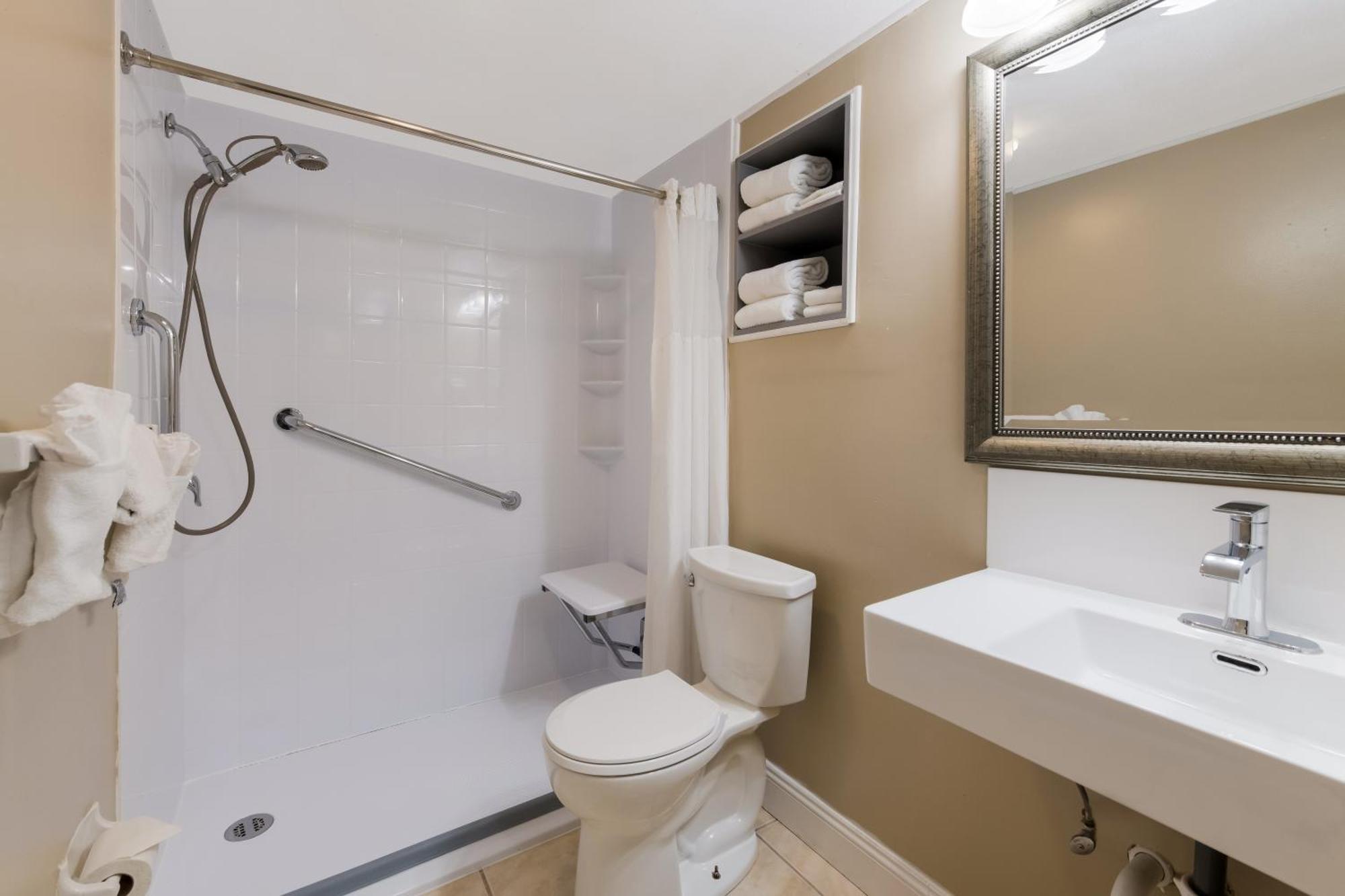 Queen Room with Two Queen Beds - Accessible/Non Smoking,1663761333:JPEG