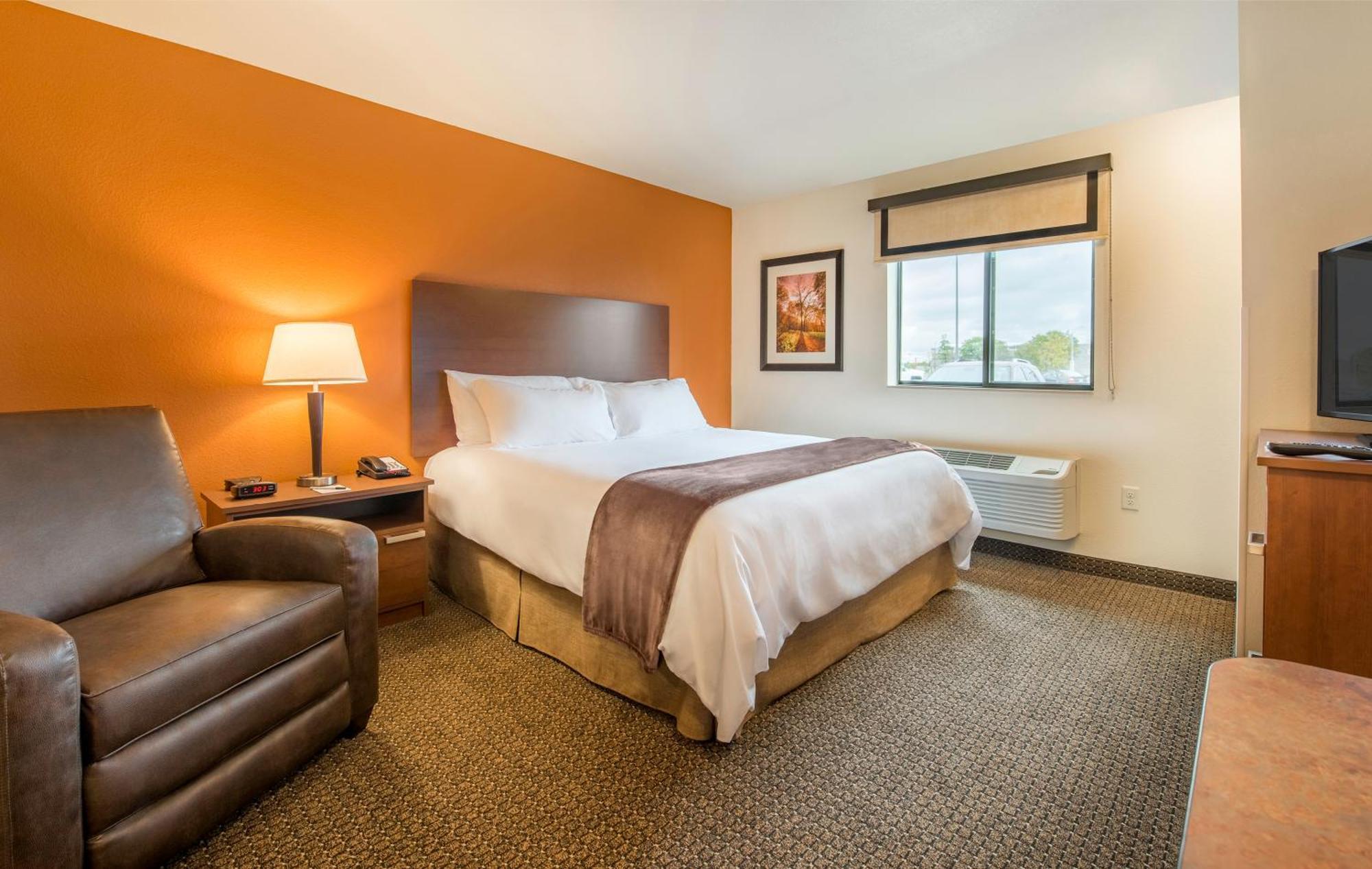 Deluxe Queen Room