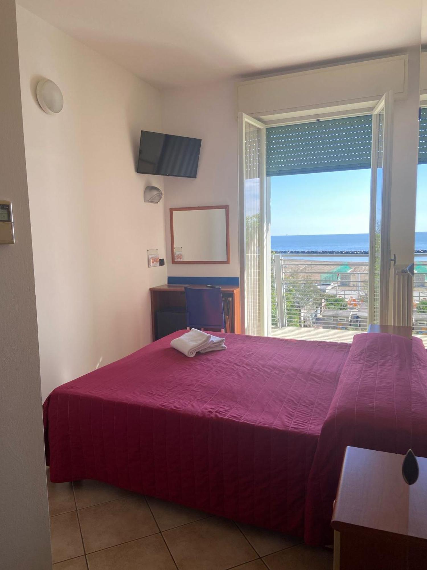 Double or Twin Room Partial Sea View