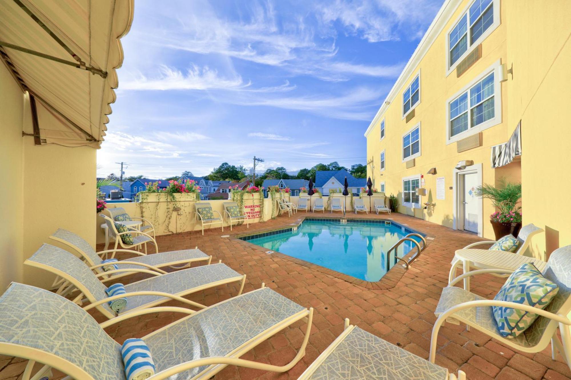 King Room Pool View