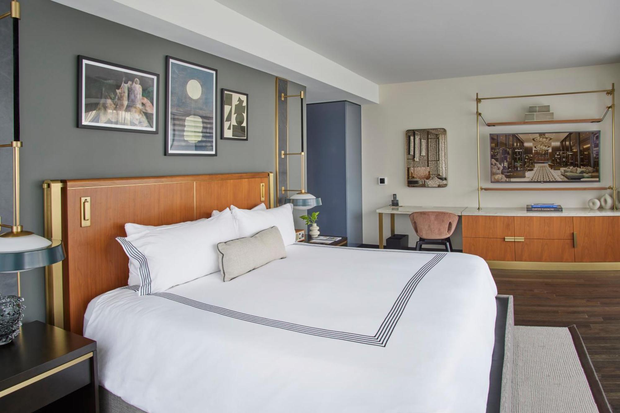 Corner King Room