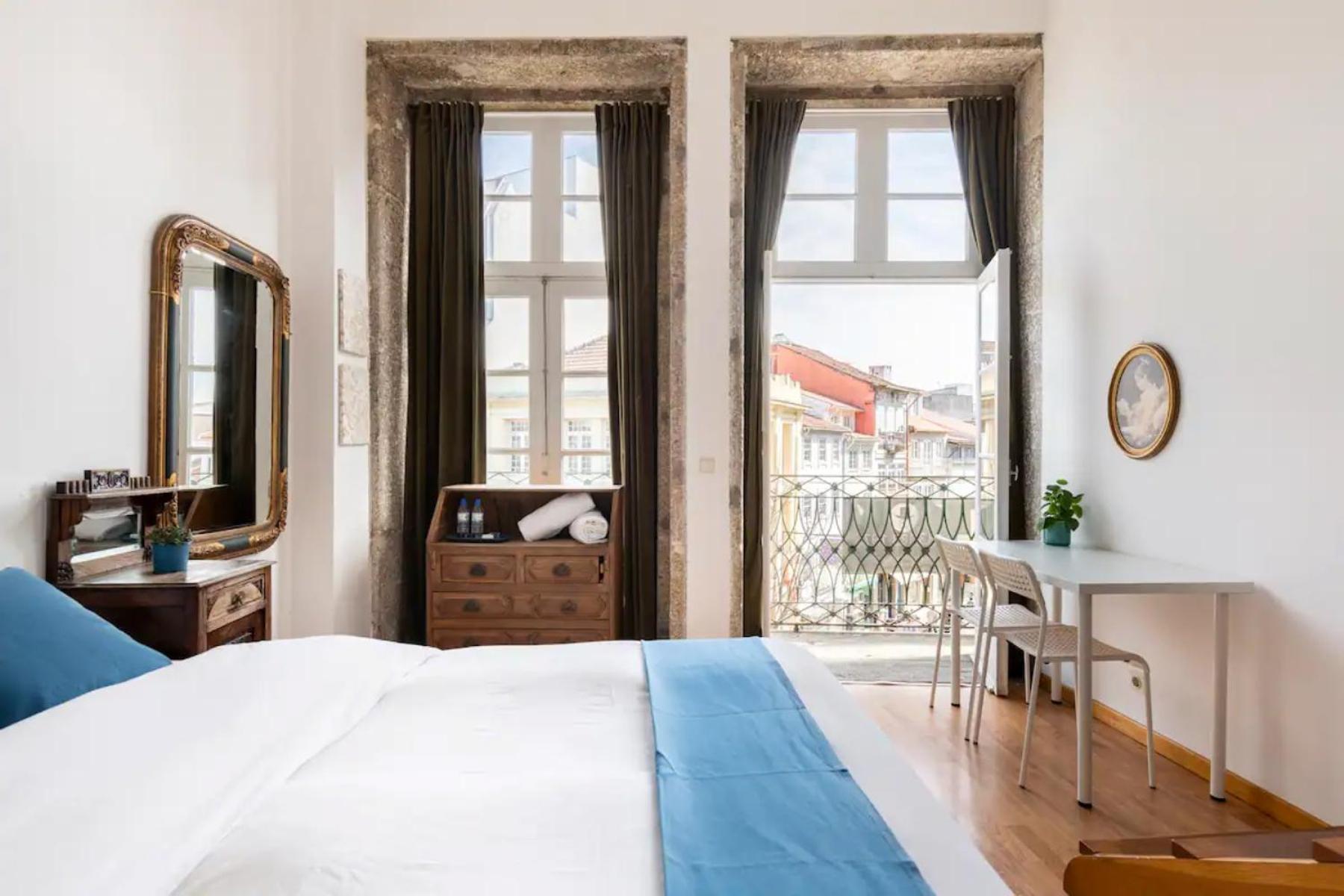Quarto Duplo com Casa de Banho Partilhada