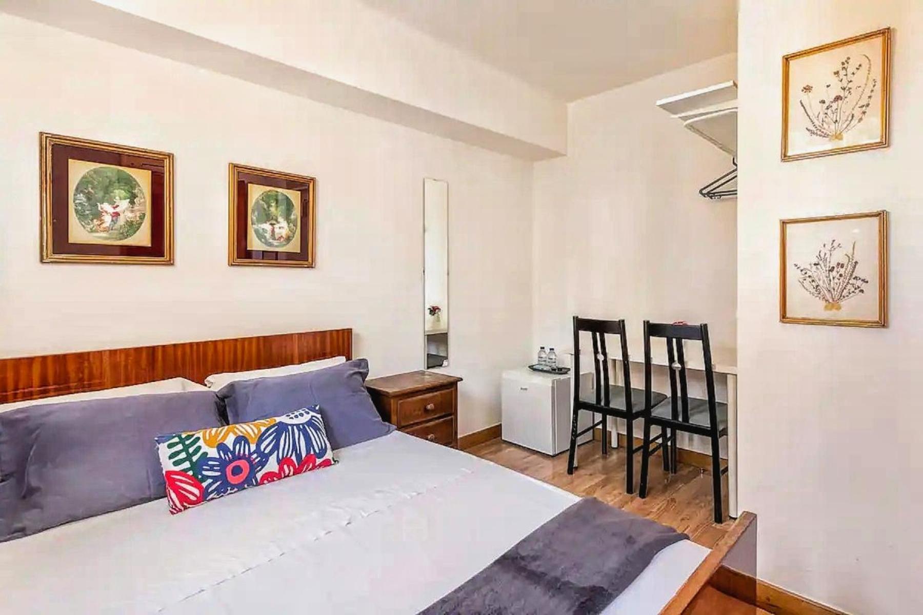 Quarto Duplo com Casa de Banho Partilhada