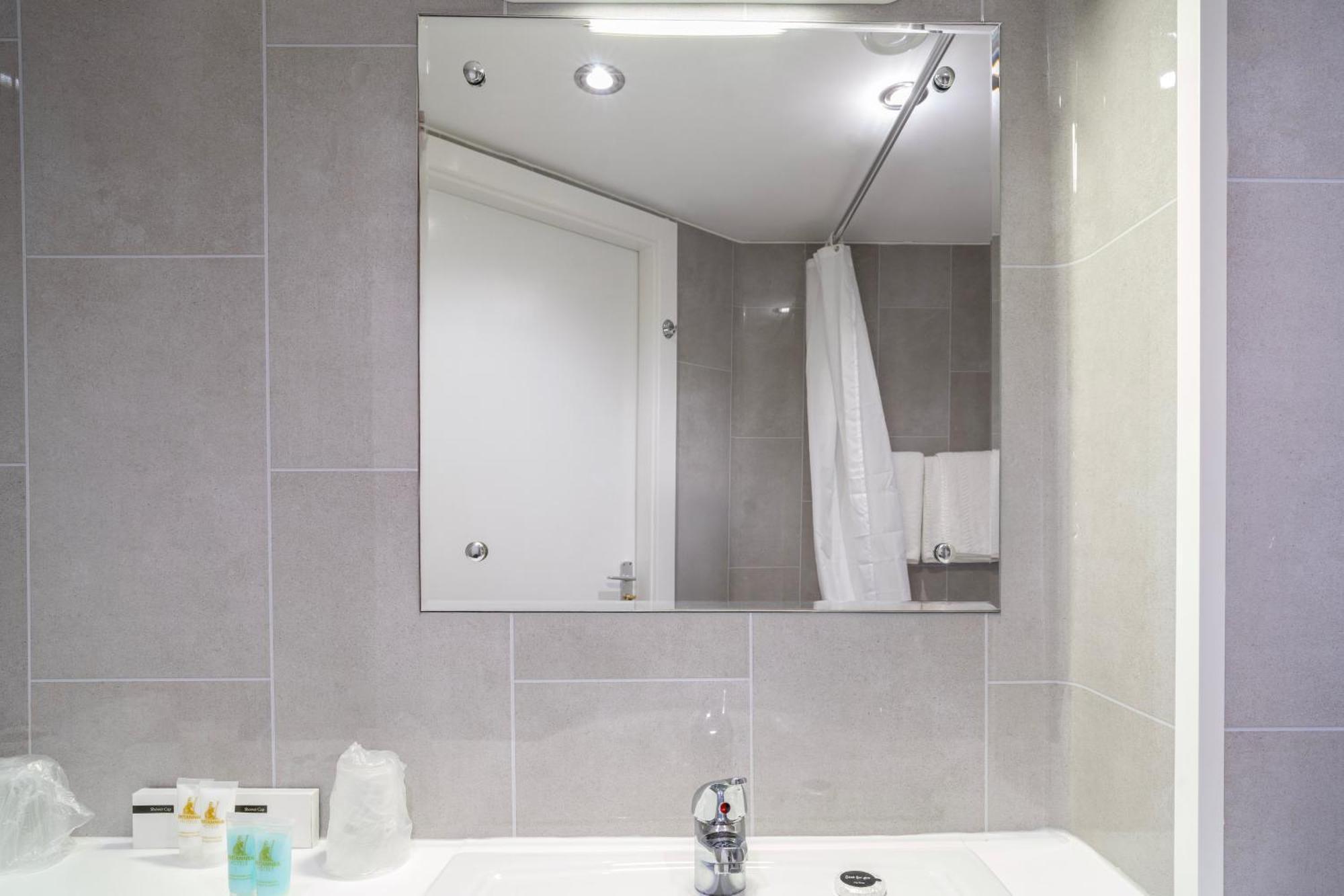 Standard Twin Room without Window