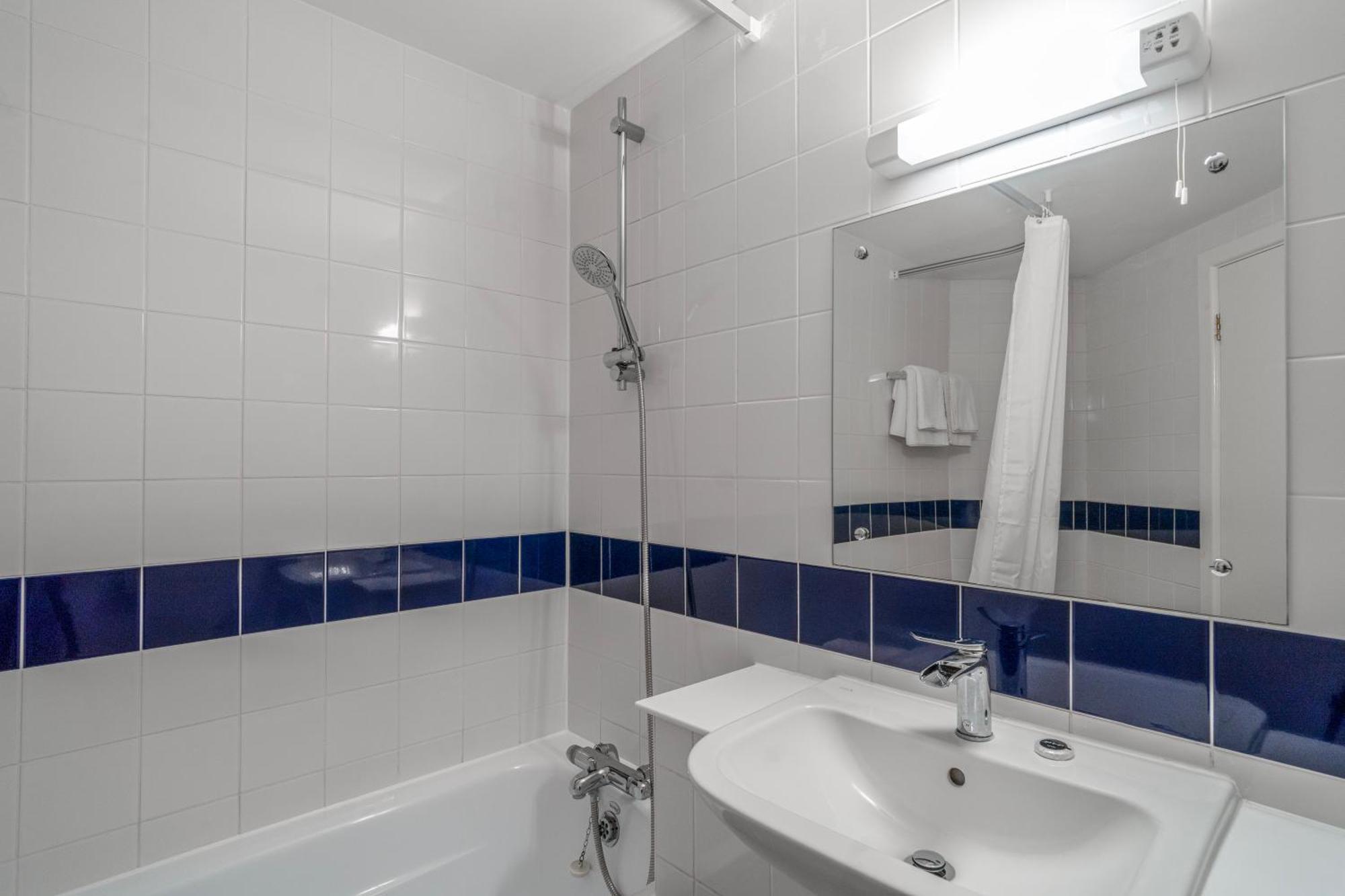 Standard Twin Room without Window