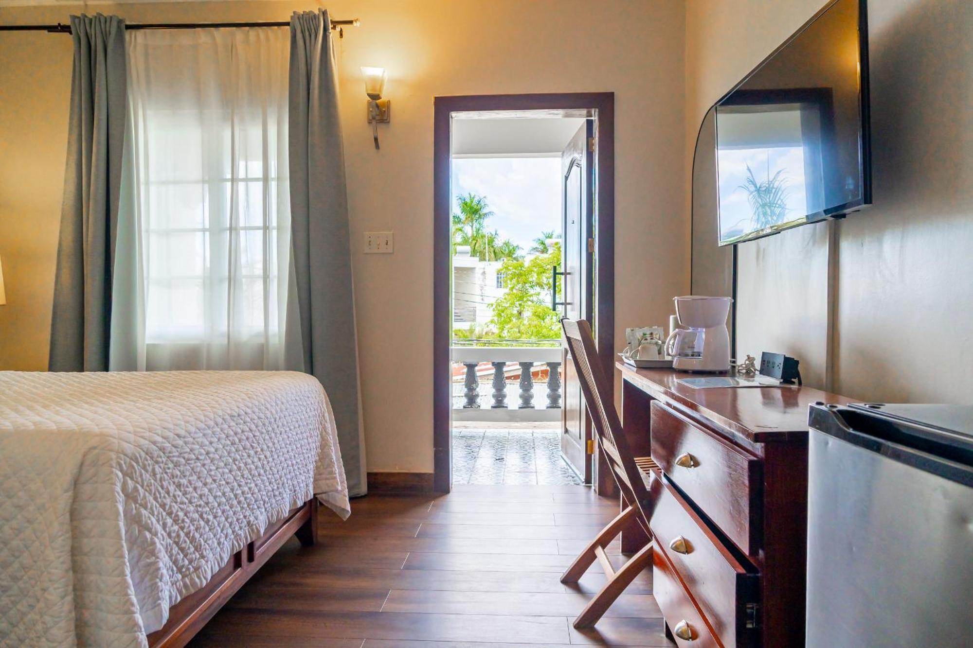 Standard Room One Queen Bed